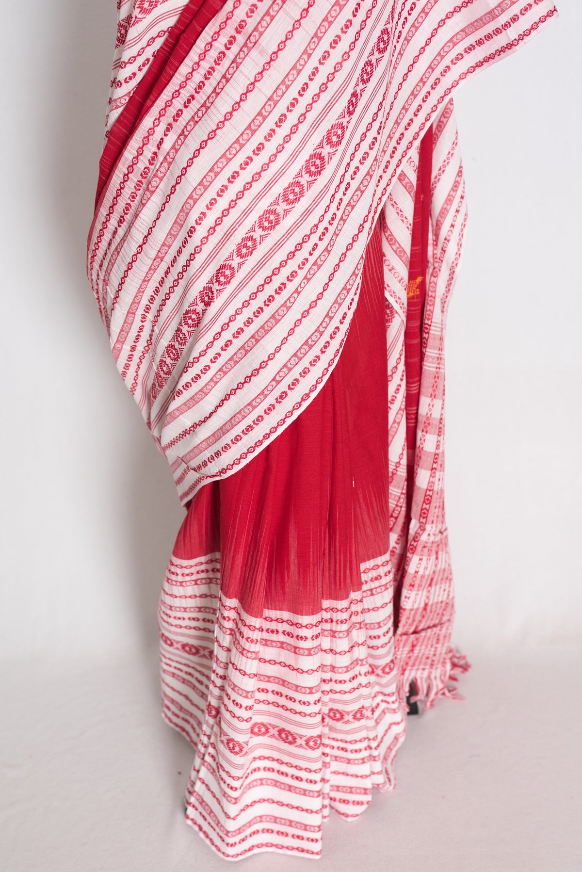 Stuti: Red and White Skirt Border Soft Cotton Dhaniakhali Bengali Saree image 5