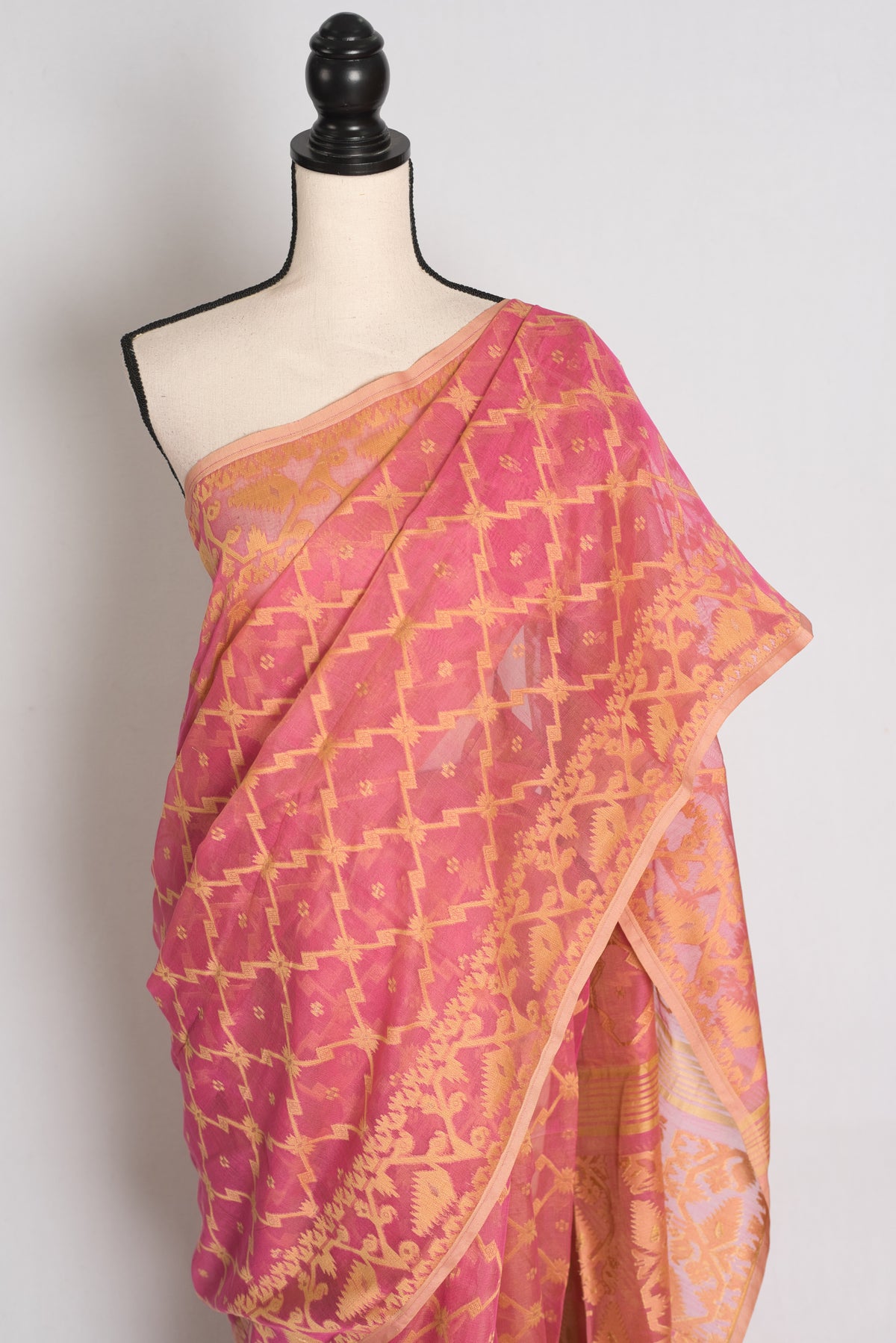 Diya : Pink and Beige Dual-Shade Soft Cotton Blend Bengali Jamdani Saree image 5