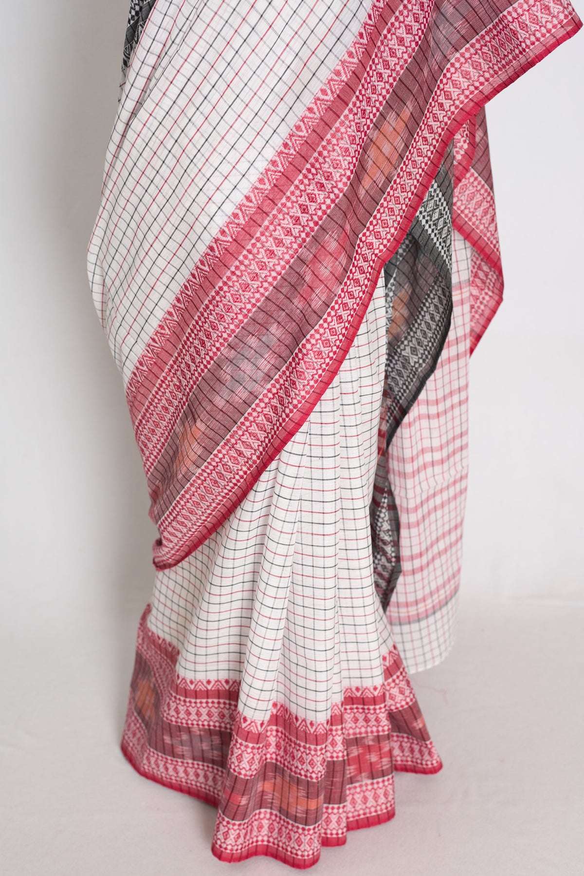 Mitra: Dhaniakhali Soft Cotton Bengali Saree with Ganga Jamuna Border image 5