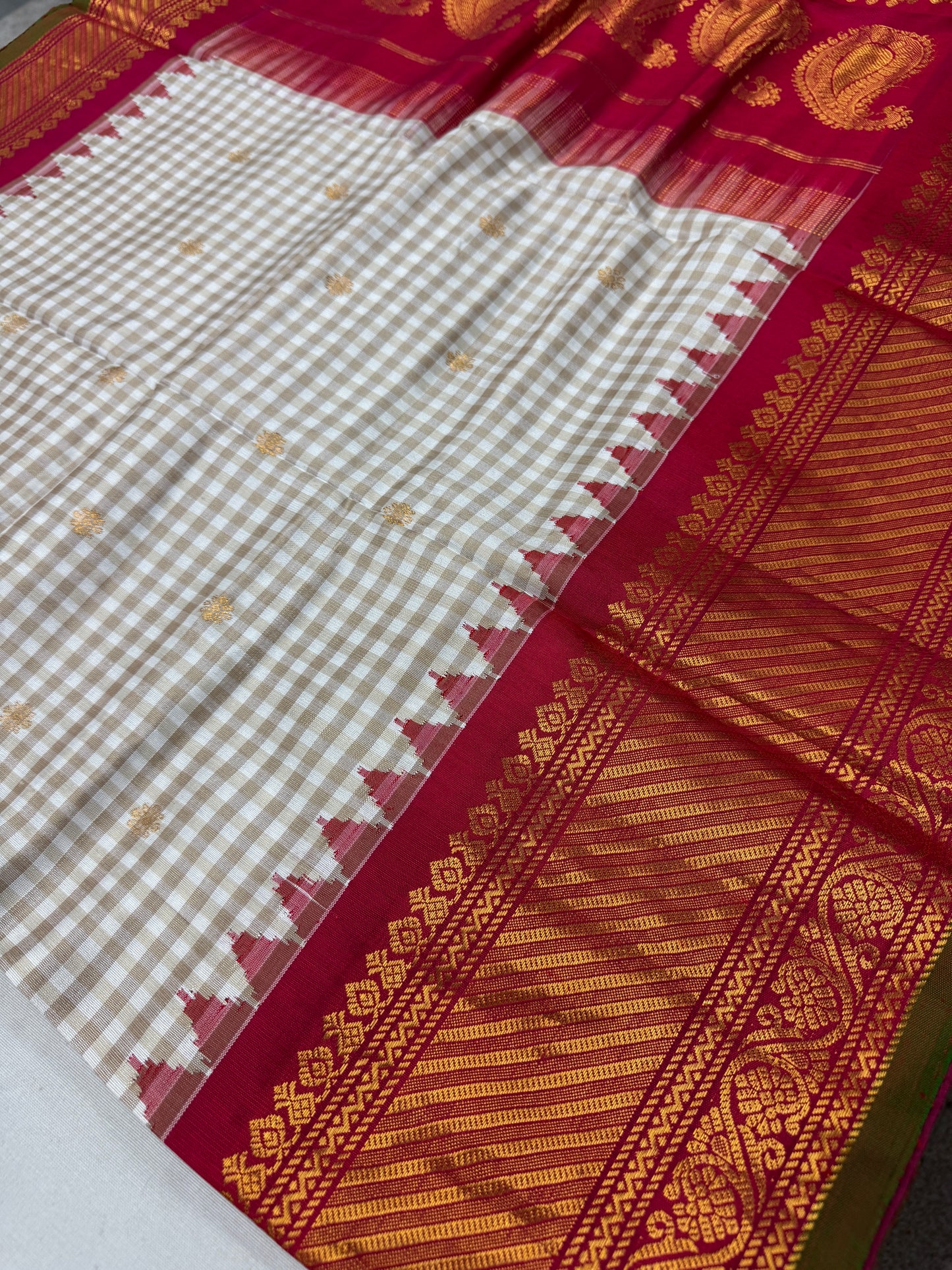 Chandrika - Hand Woven Traditional Checked Gadwal Silk Saree image 2