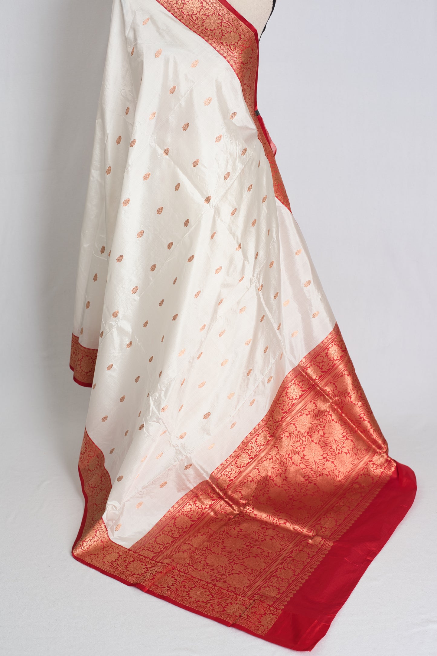 Annapurna : Silk Mark Certified White and Red Banarasi Silk Saree image 4