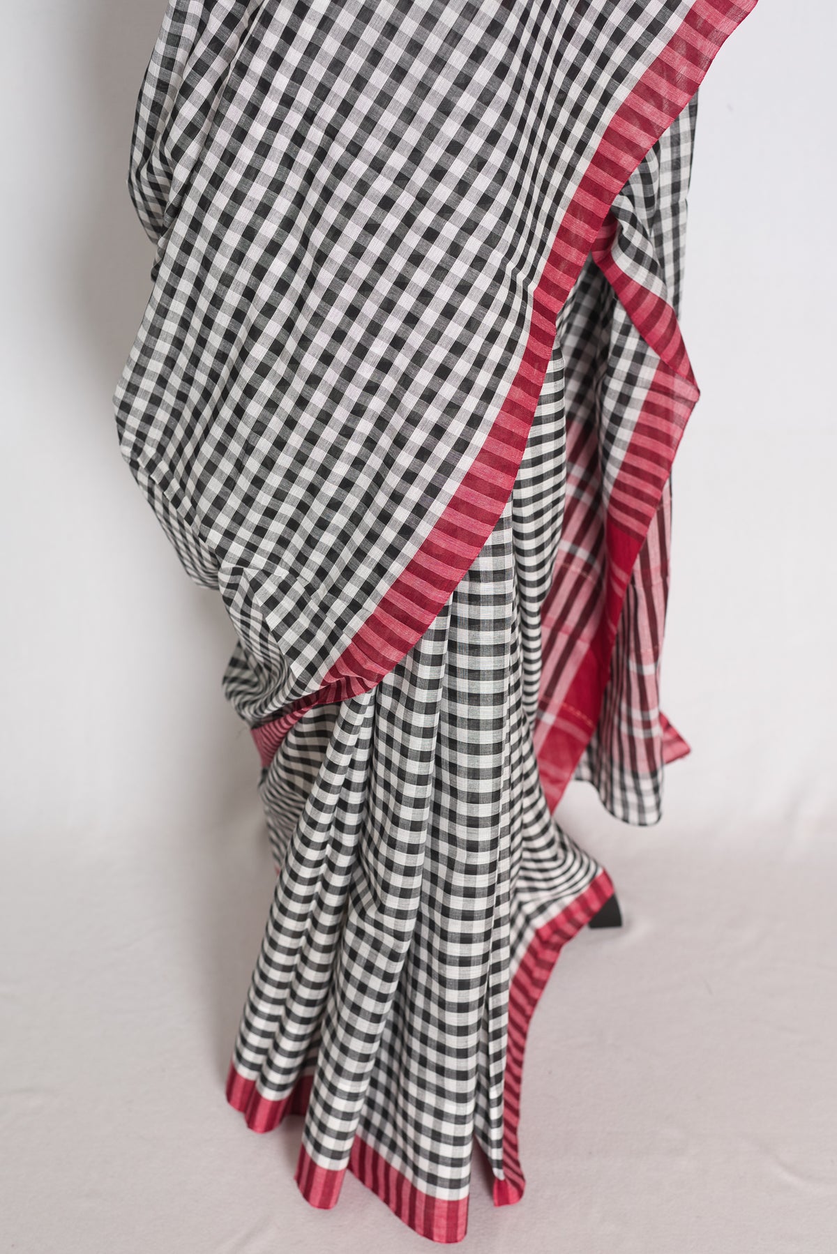Amrita: White and Black Gamcha Checks Soft Cotton Dhaniakhali Saree image 5