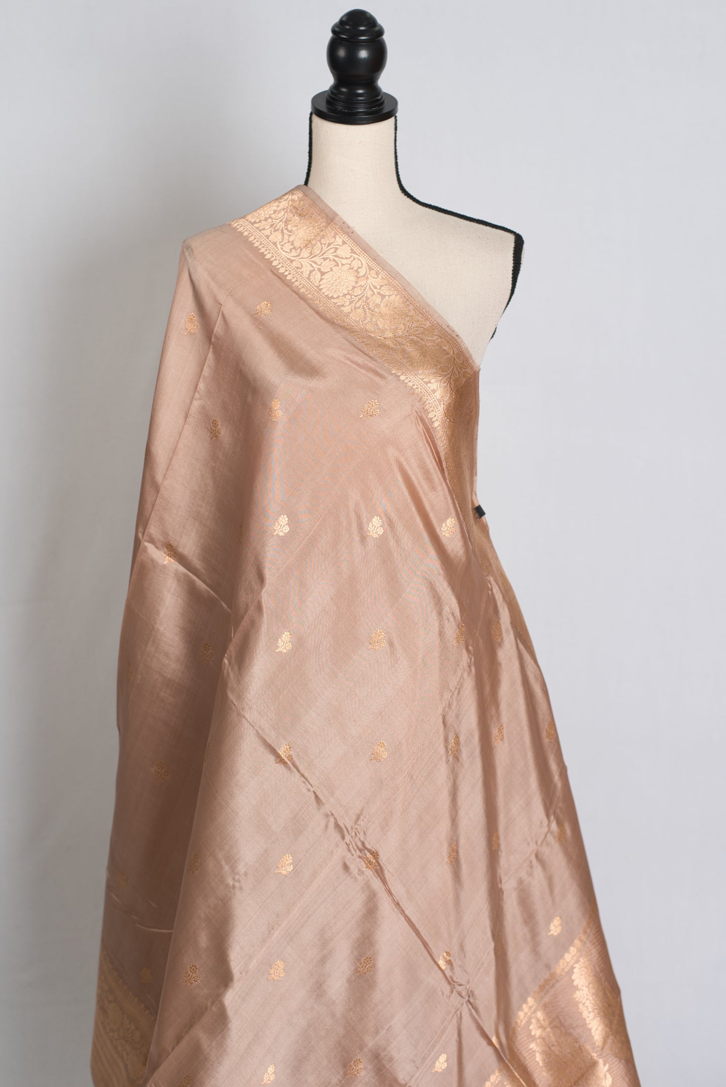 Kanakavalli : Silk Mark Certified English Brown Satin Silk Banarasi Saree image 4