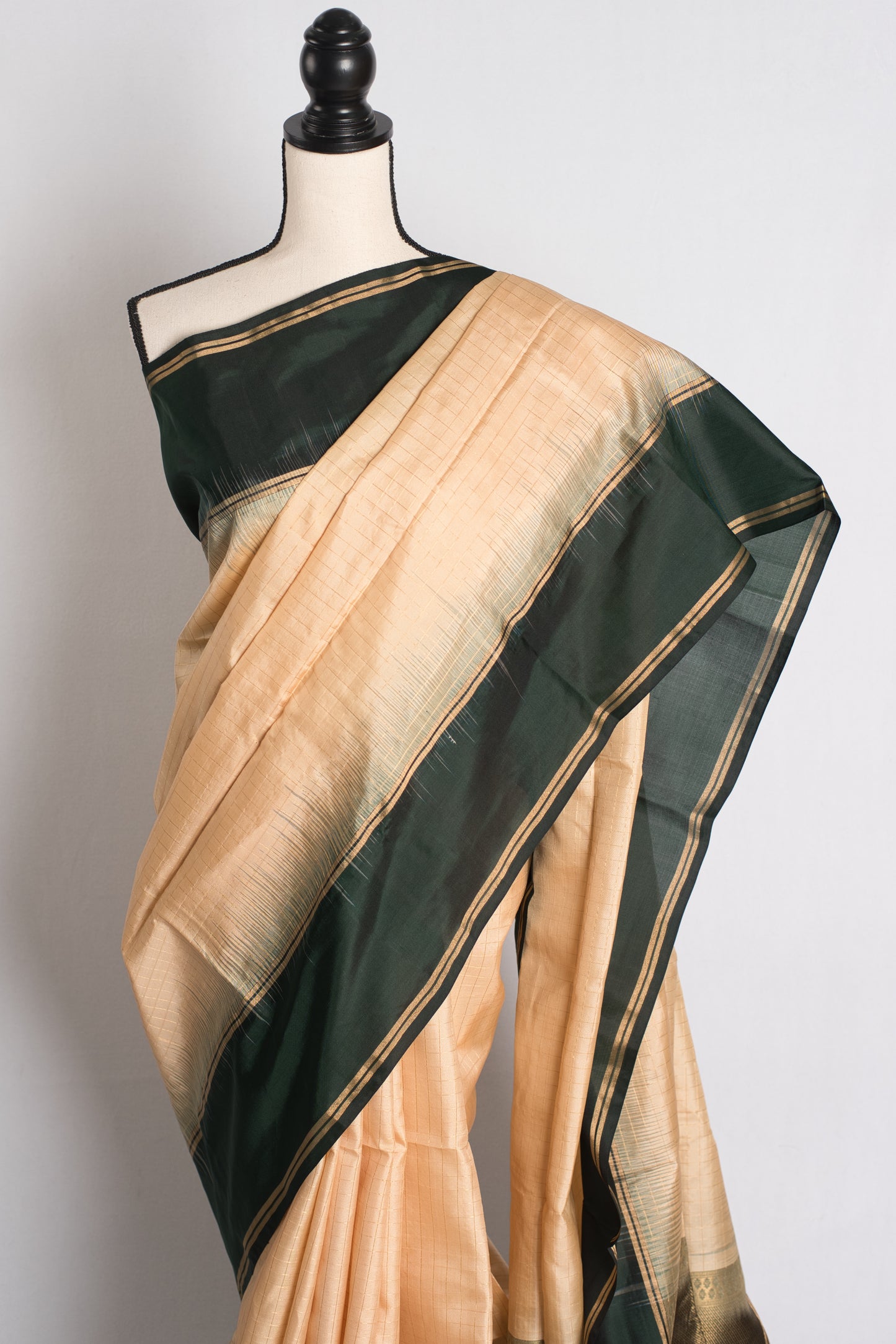 Sandstone Glow : Beige and Green Checks Kanchipuram Saree image 5