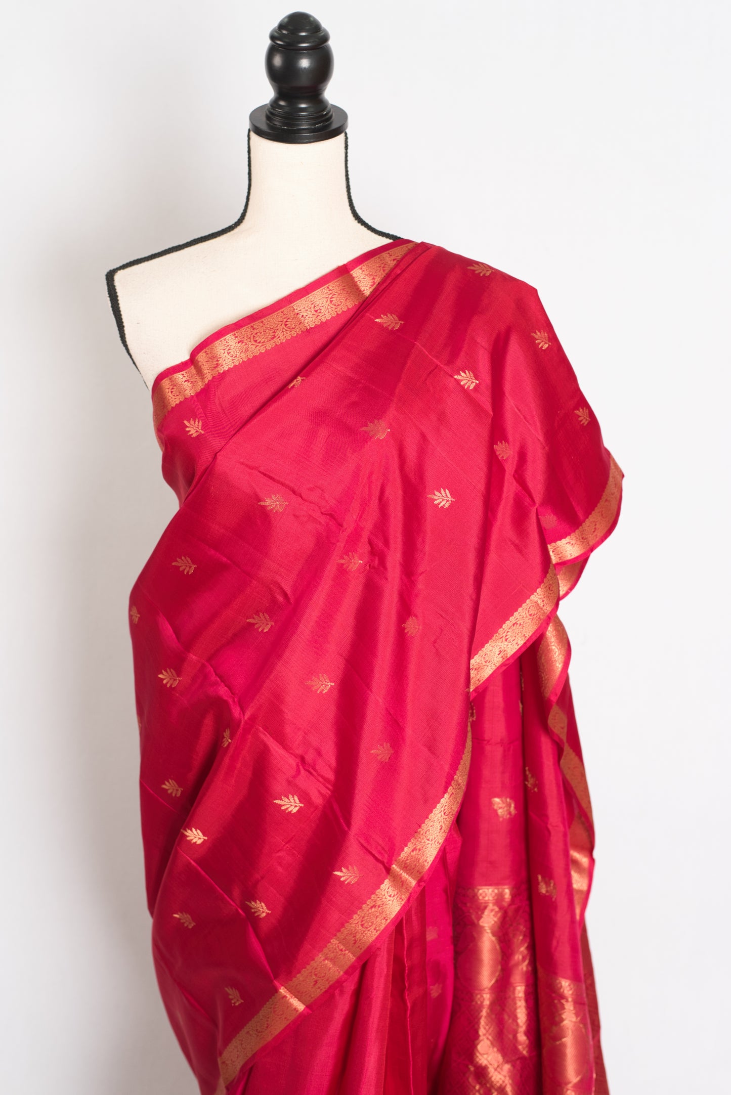 Nita: Rose Pink Kanjivaram Silk Saree |Traditional Small Gold Border image 6