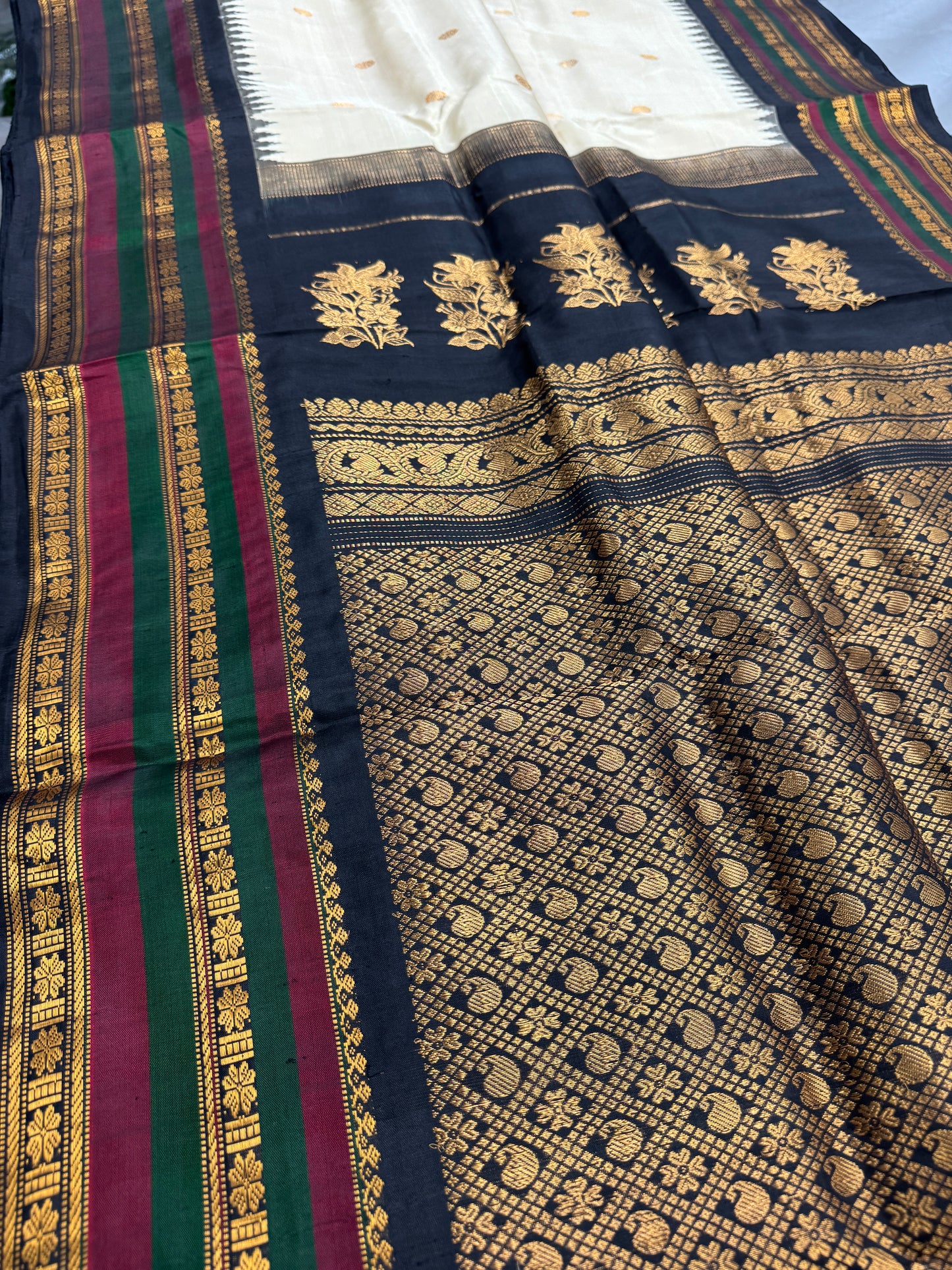 Charulata : Silk Mark Certified  Kanchi Gadwal Silk Saree in Rich Cream Color image 4