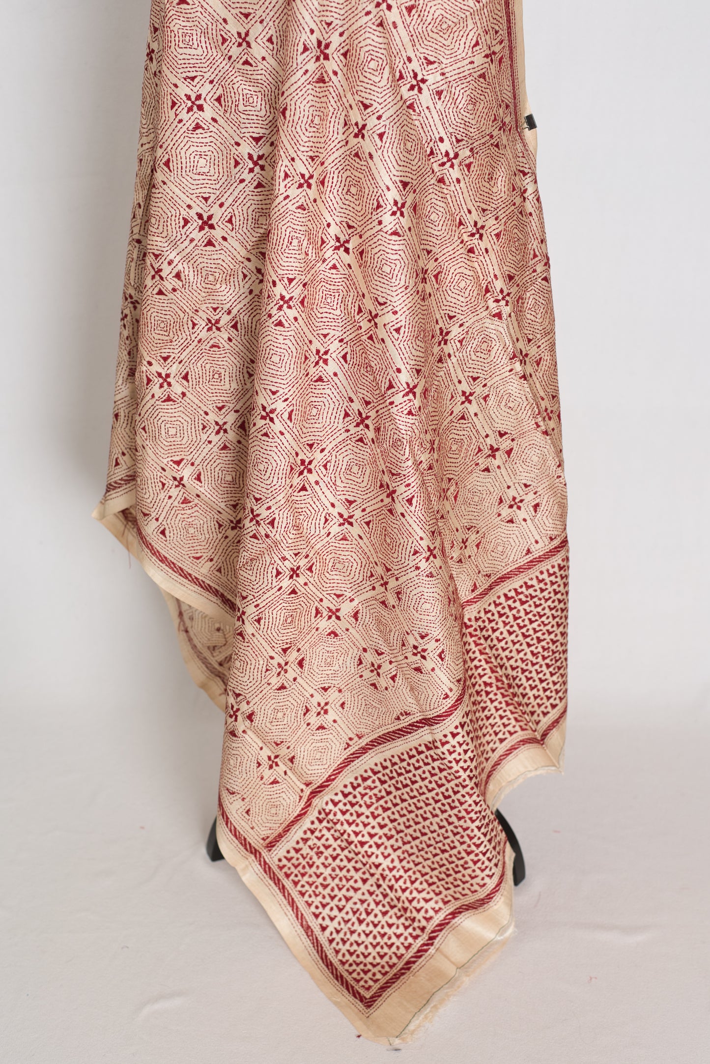 Hand Embroidered Beige & Red Gachi Tussar Silk Kantha Dupatta | Vibha image 2