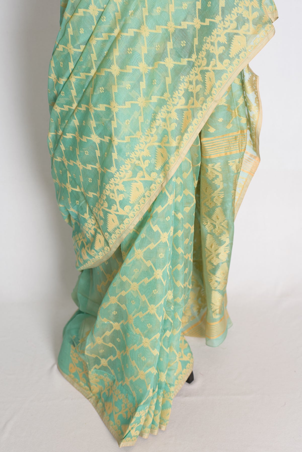 Pastel Green and Beige Jamdani saree — pallu view