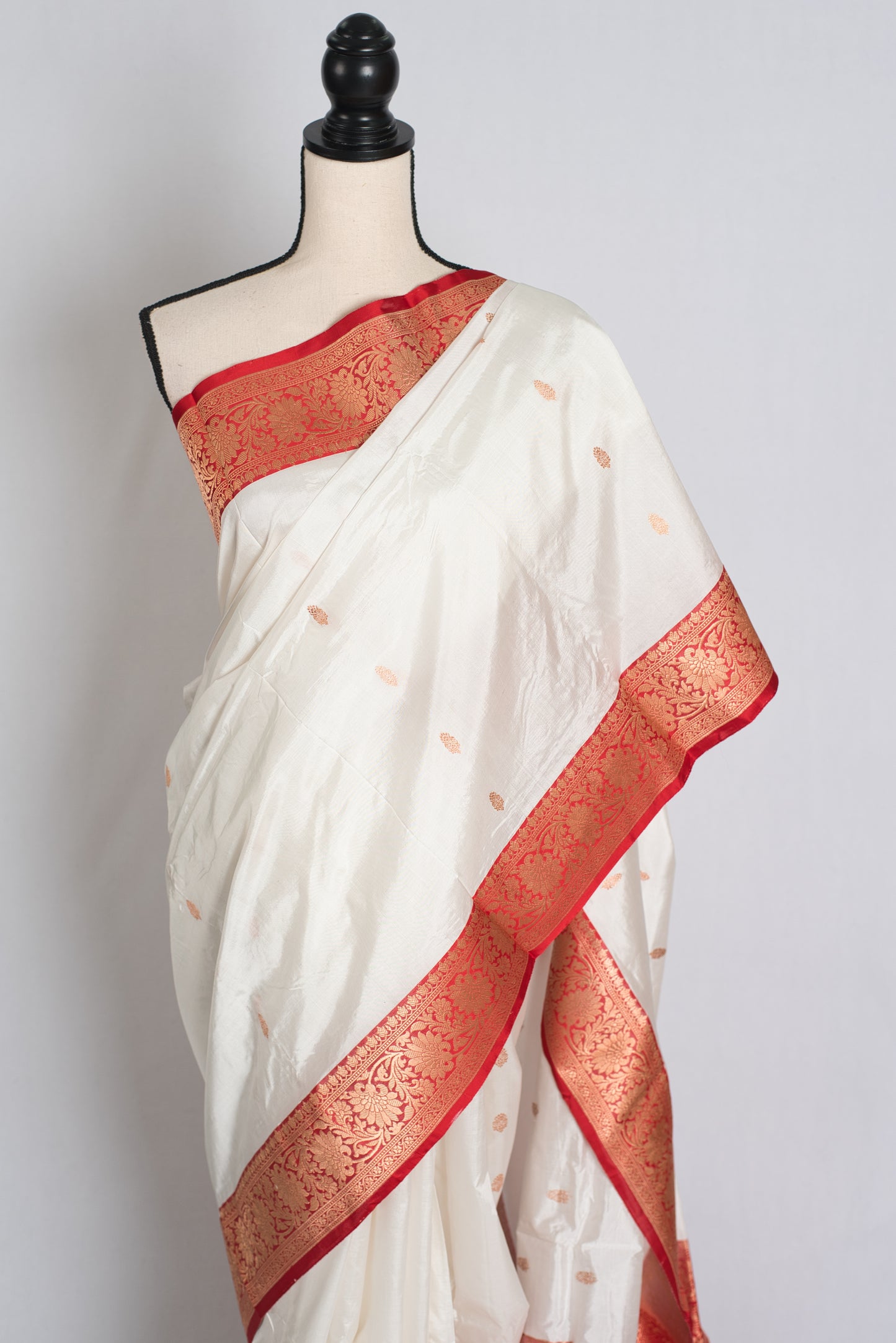 Annapurna : Silk Mark Certified White and Red Banarasi Silk Saree image 5