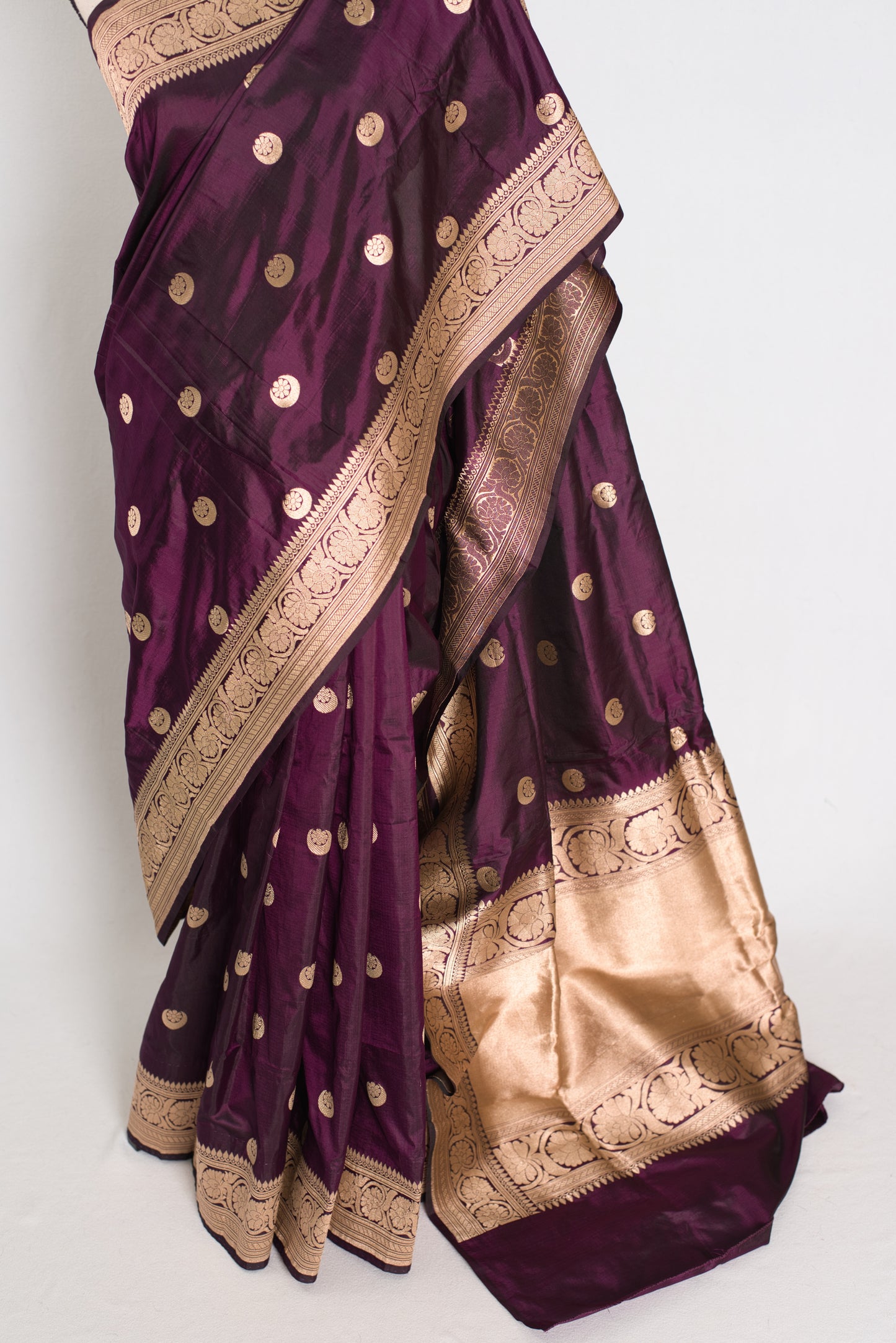 Zareen: Silk Mark Certified Purple and Gold Bridal Banarasi Silk Saree image 6