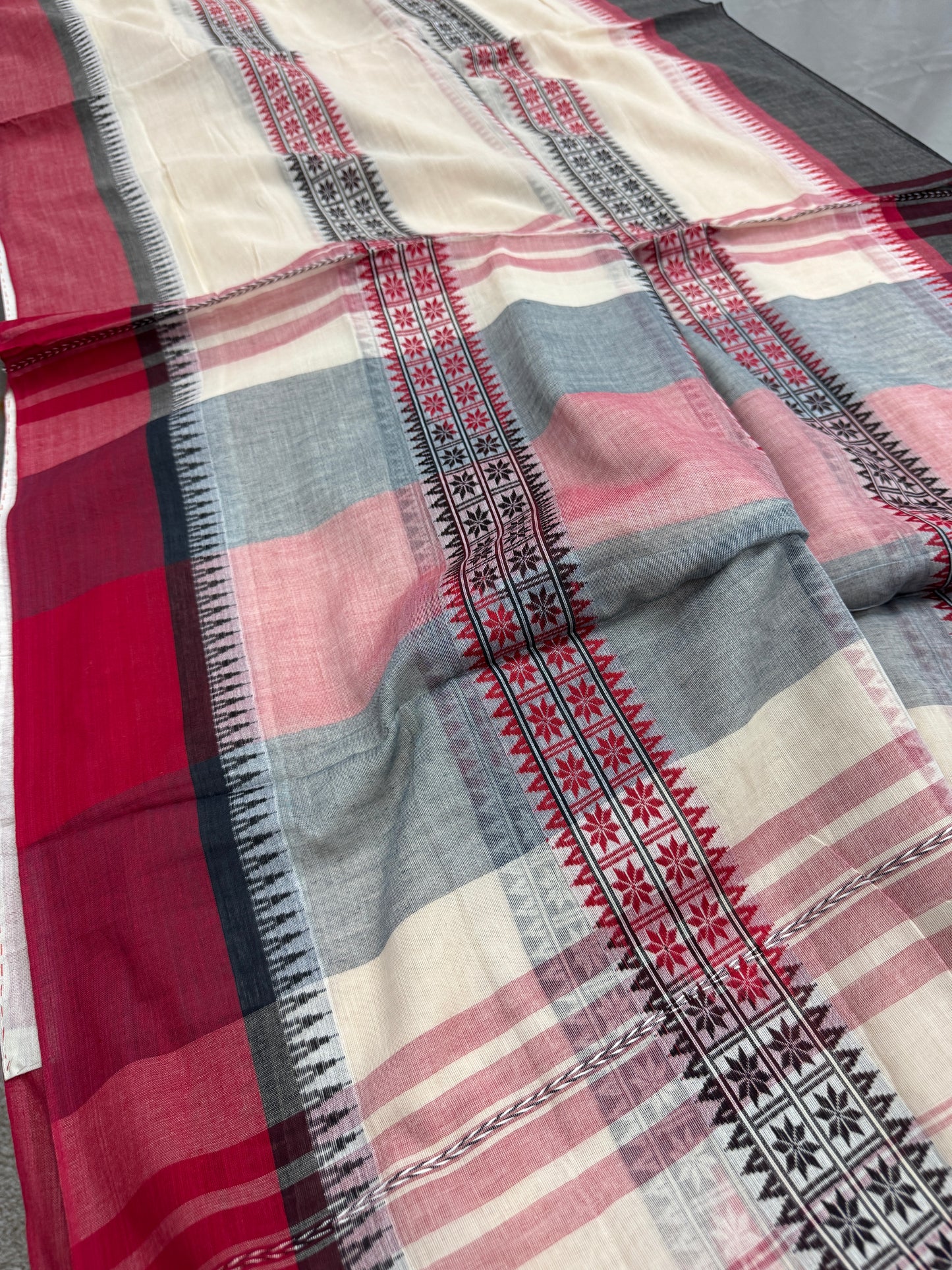 Shwetaraga : Handwoven Off White and Red Classic Bengali Cotton Saree image 0