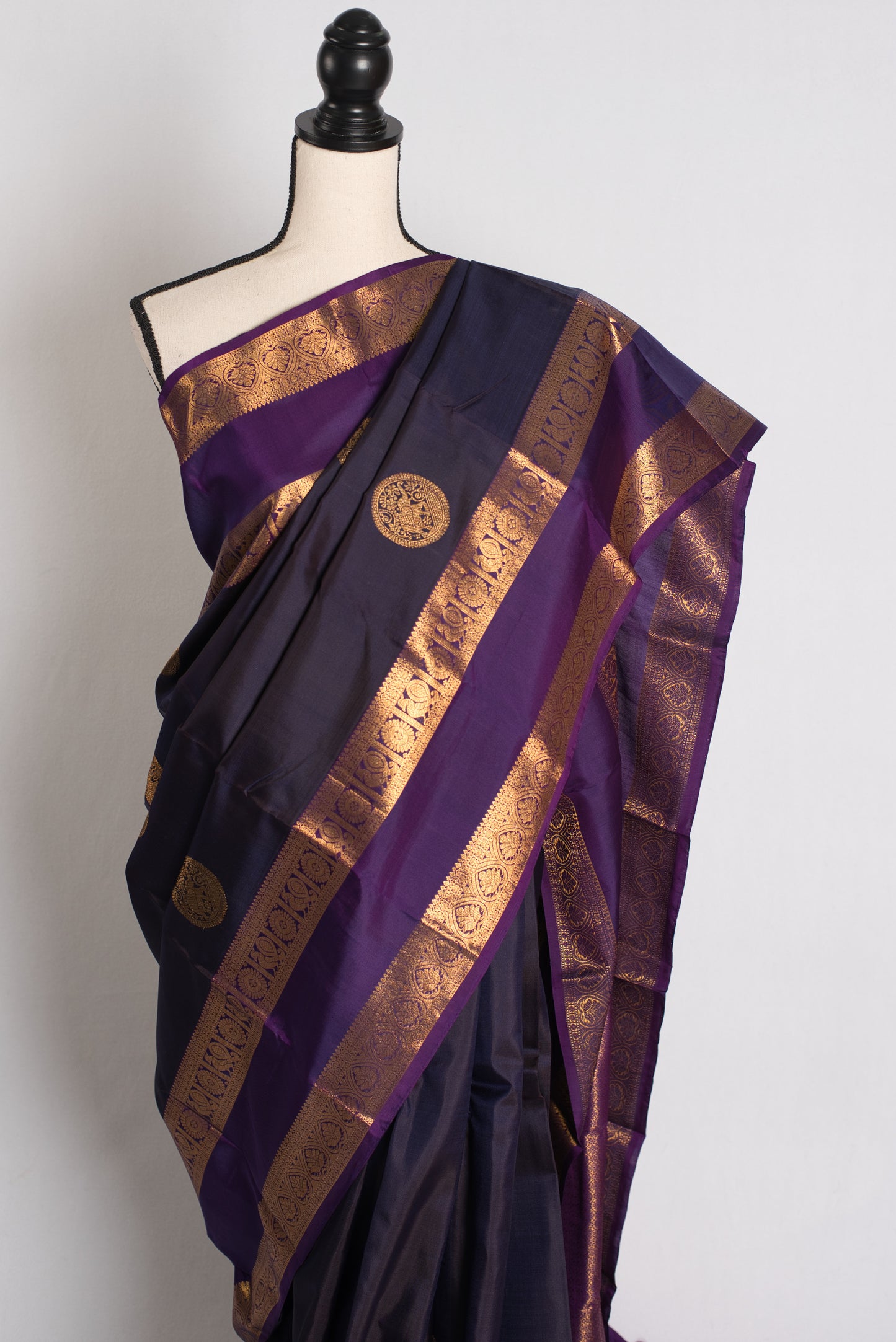 Meghvarsha : Dark Bluish Purple Handwoven Kanjivaram Silk Saree image 5