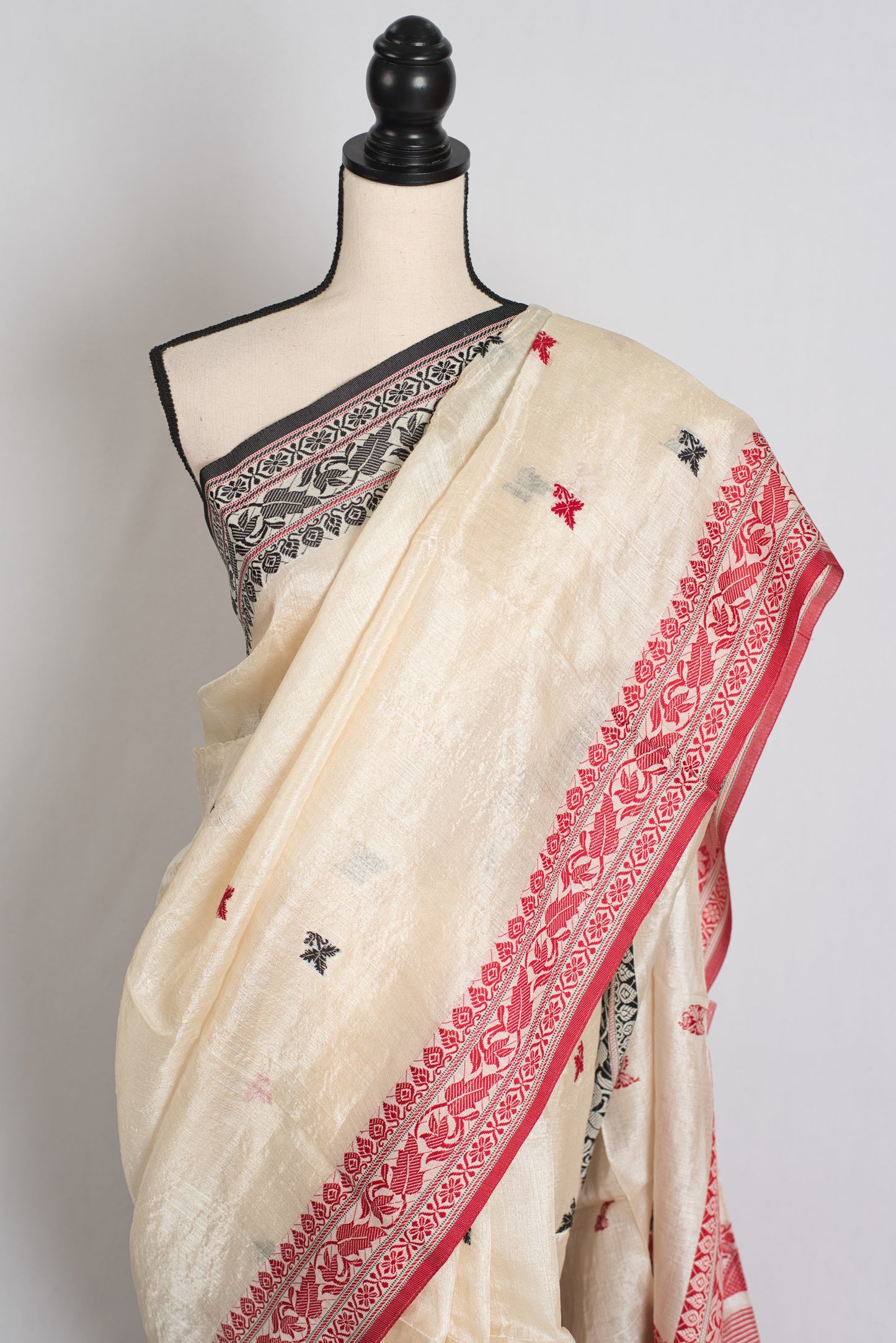 Shuktara : Traditional Bengali Tussar Baluchari Saree with Ganga Jamuna Border image 5