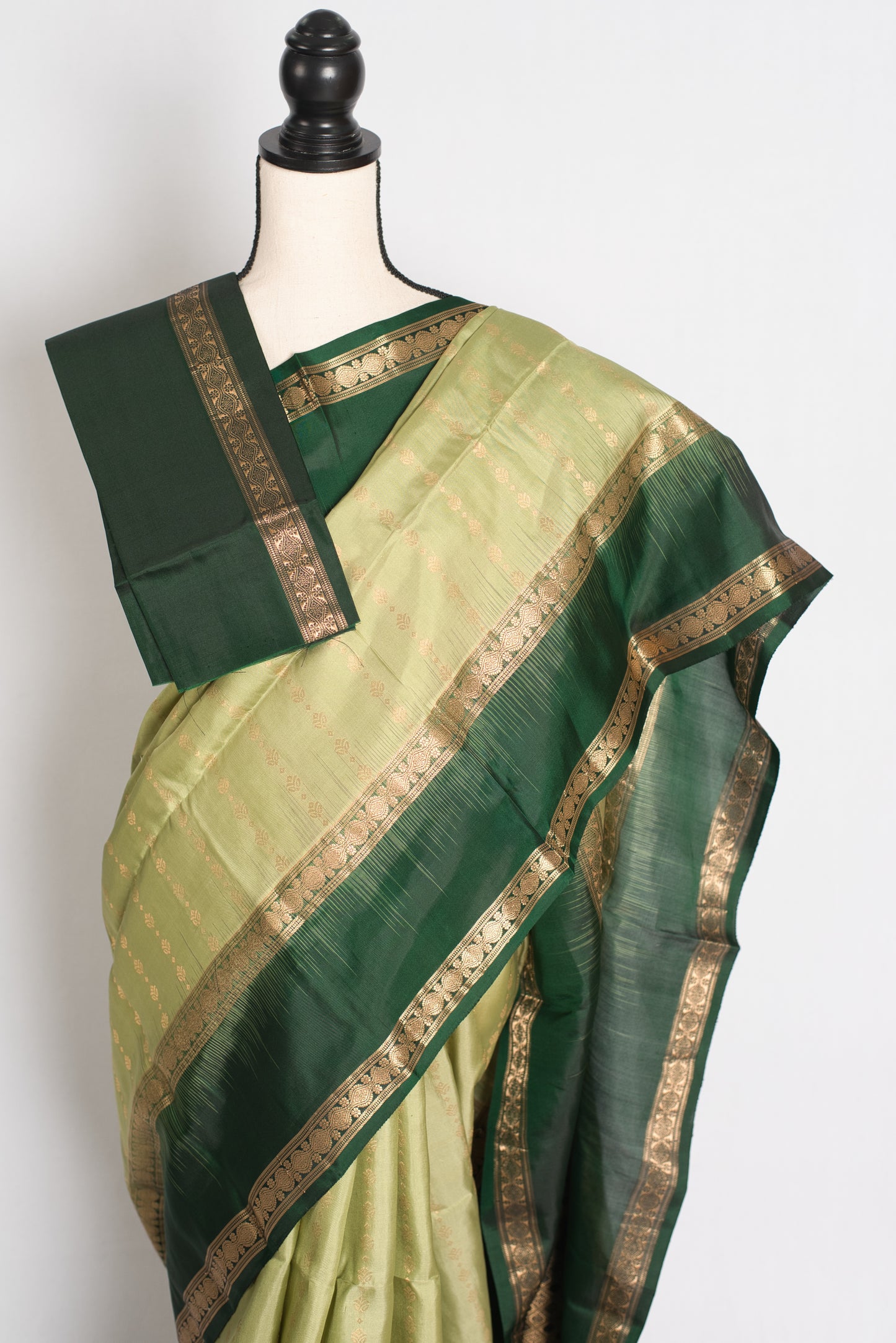 Mandira : Pista Green Silk Mark Certified Kanchipuram Silk Saree image 2