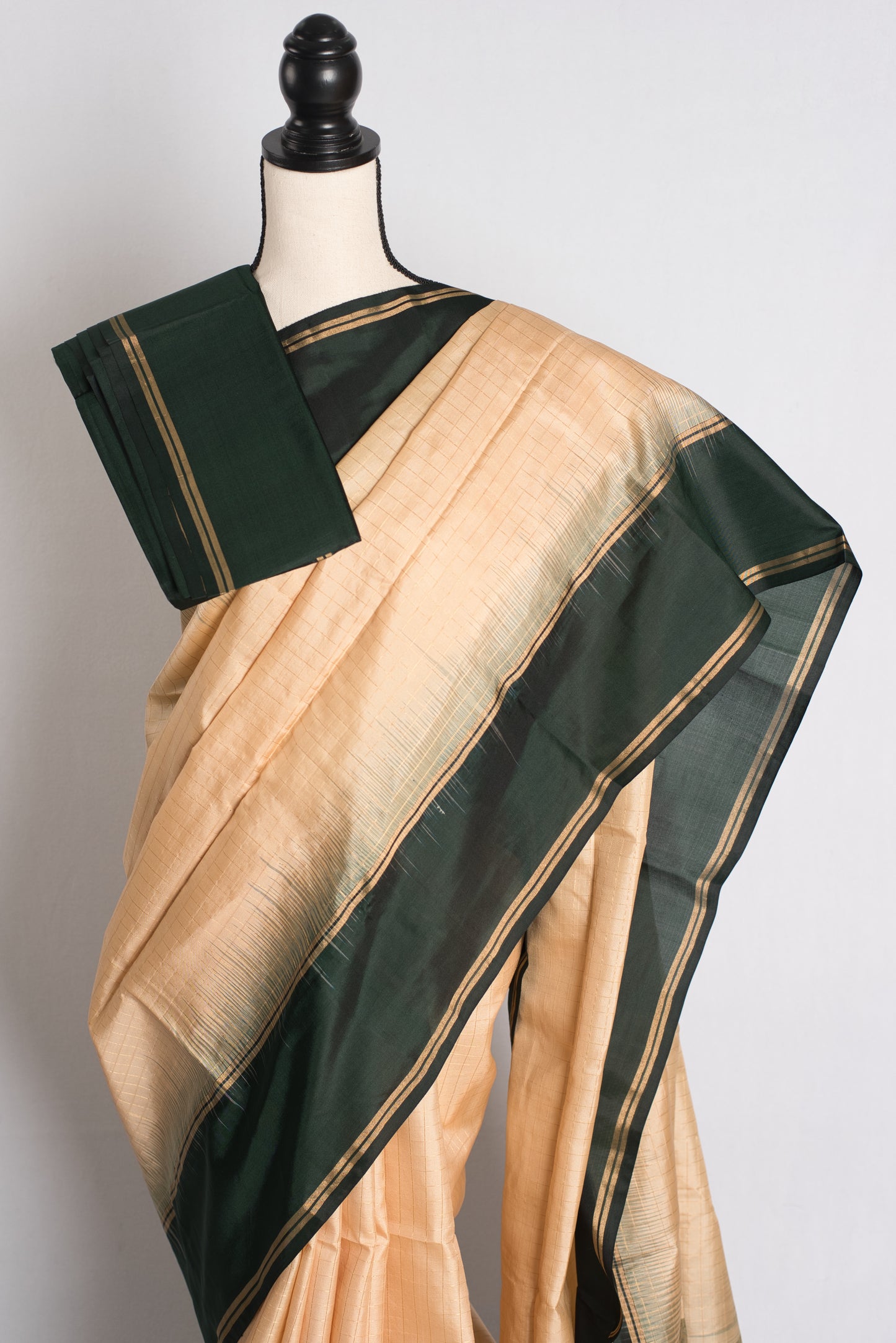 Sandstone Glow : Beige and Green Checks Kanchipuram Saree image 2