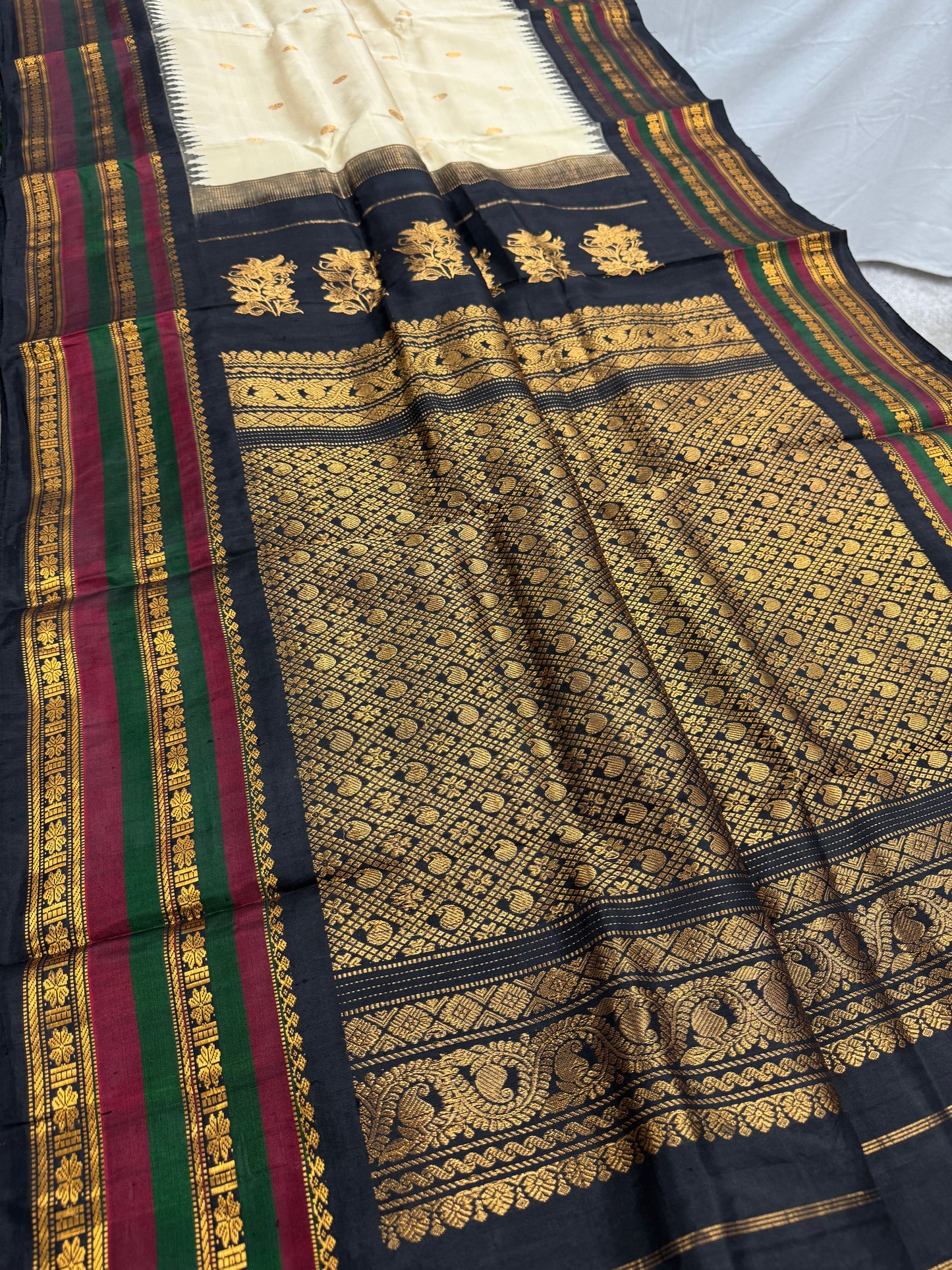 Charulata : Silk Mark Certified  Kanchi Gadwal Silk Saree in Rich Cream Color image 3