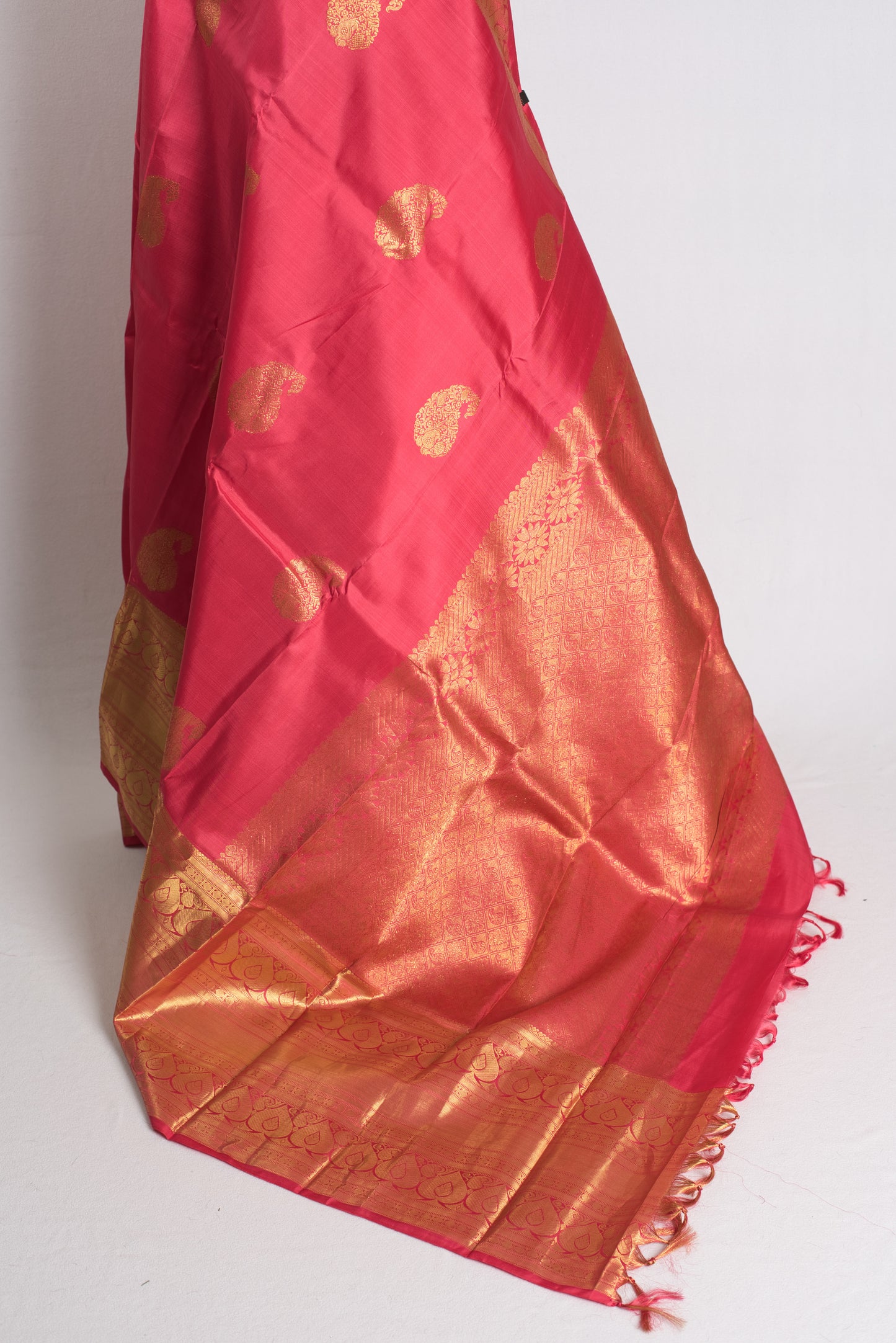 Petal Pink : Silk Mark Certified Handwoven Kanjivaram Silk Saree image 3