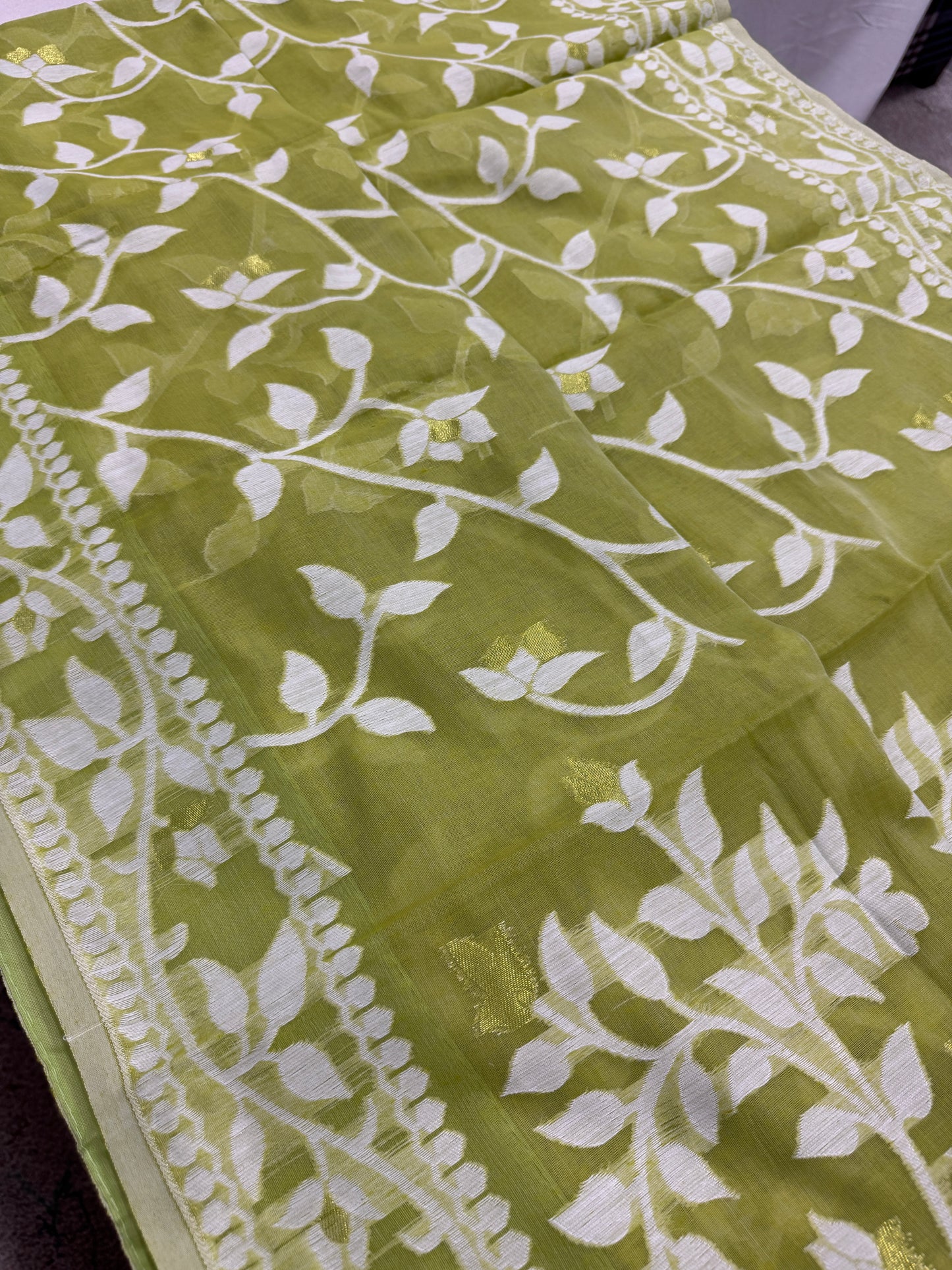 Leela : Lime Green and White Blended Soft Cotton Jamdani Saree image 2