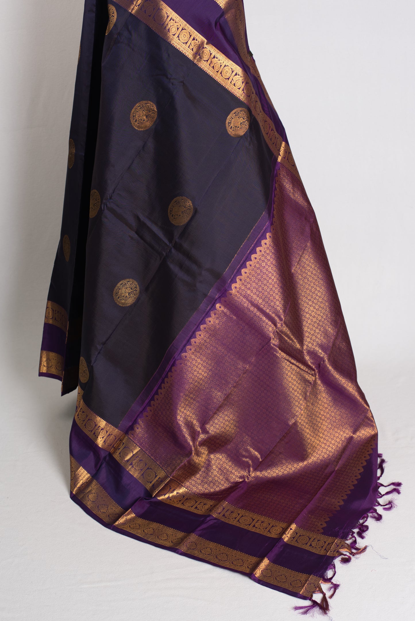 Meghvarsha : Dark Bluish Purple Handwoven Kanjivaram Silk Saree image 4