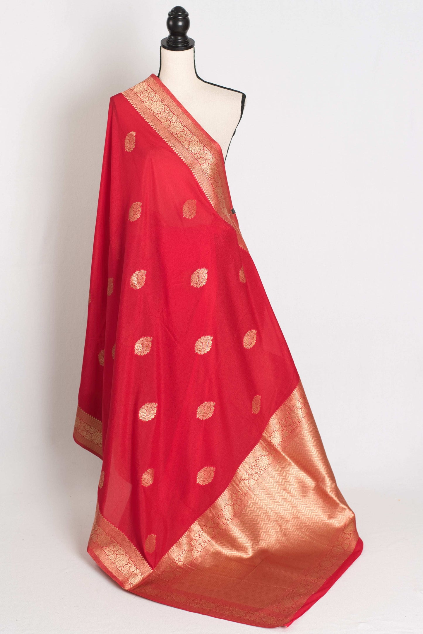 Zareen : Semi Crepe Silk Budget Friendly Banarasi Saree in Red and Gold image 5