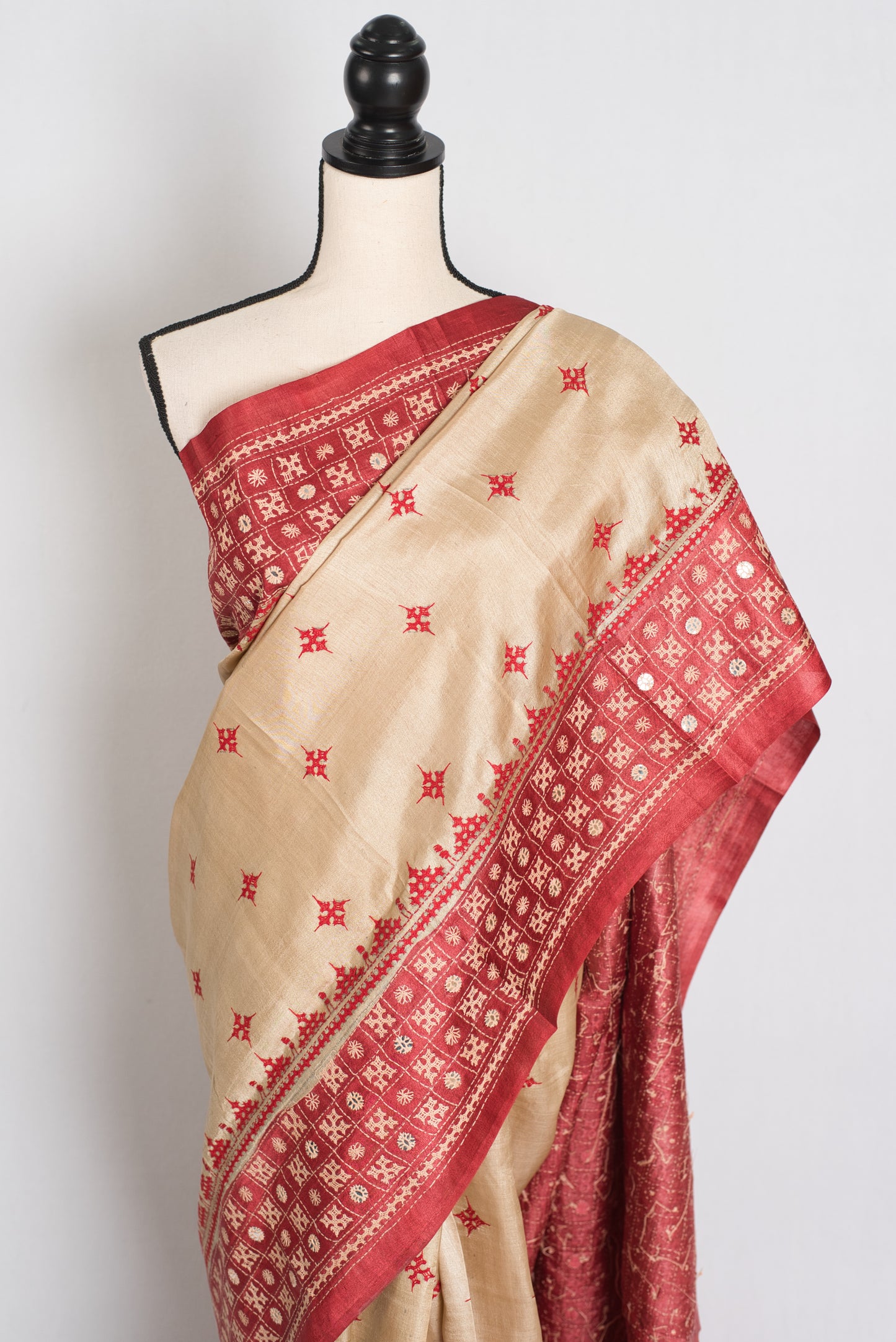 Aarini : Kutch Work Hand Embroidery Tussar Silk Saree in Beige and Red image 5