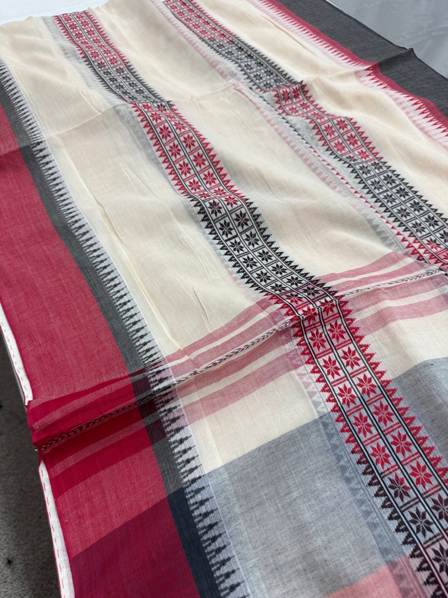 Shwetaraga : Handwoven Off White and Red Classic Bengali Cotton Saree image 1