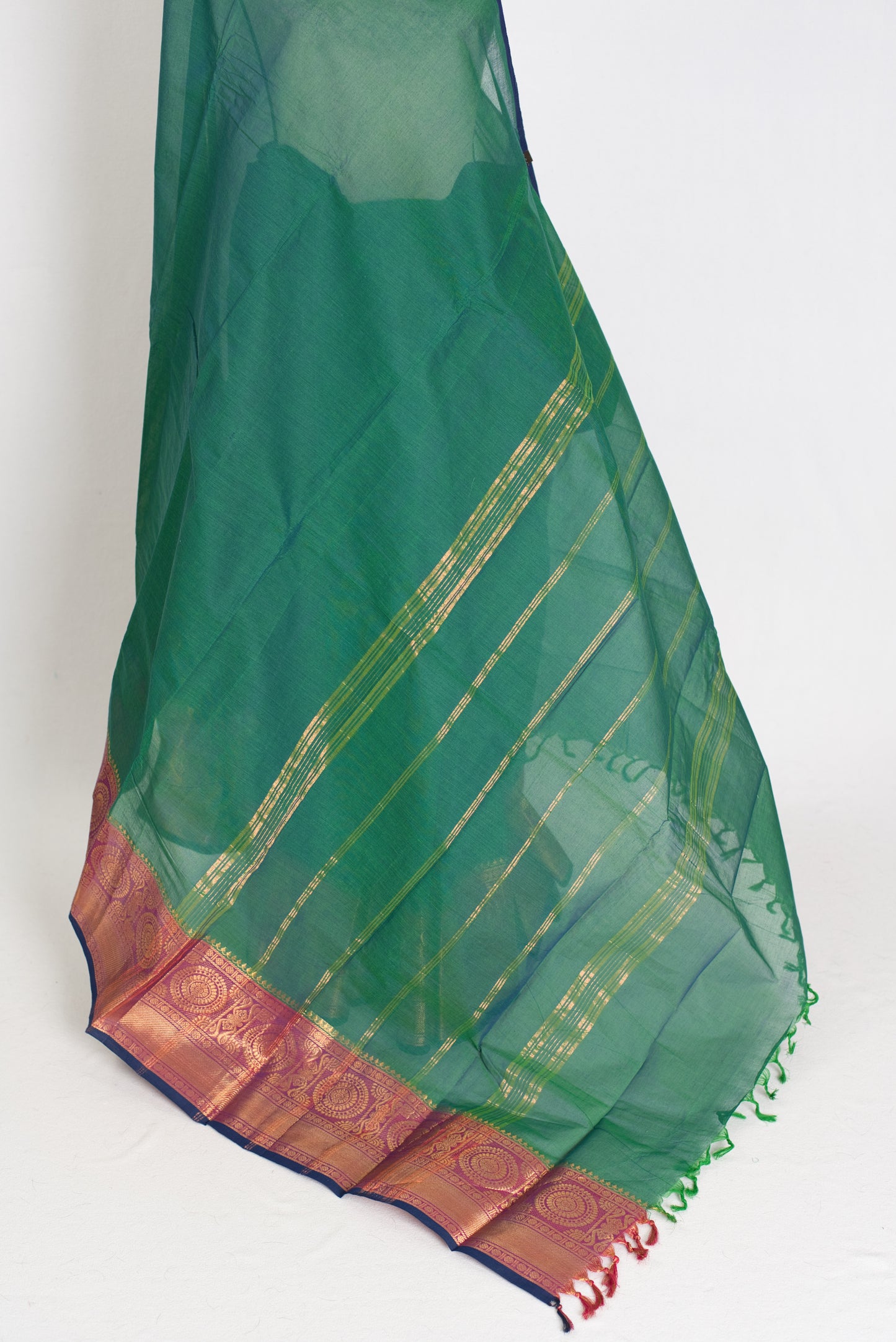 Valli : Peacock Green Kanchi Cotton Saree - Handwoven South Indian Elegance