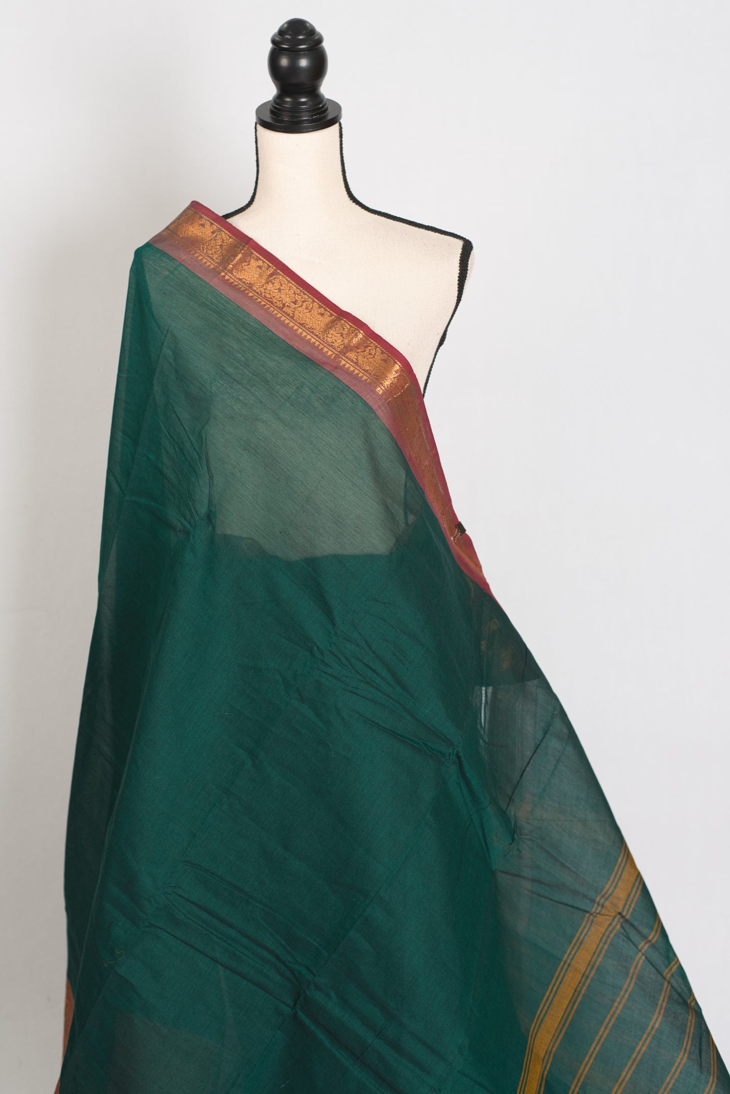 Gayetri : Handwoven Kanchi Cotton Saree in Peacock Green