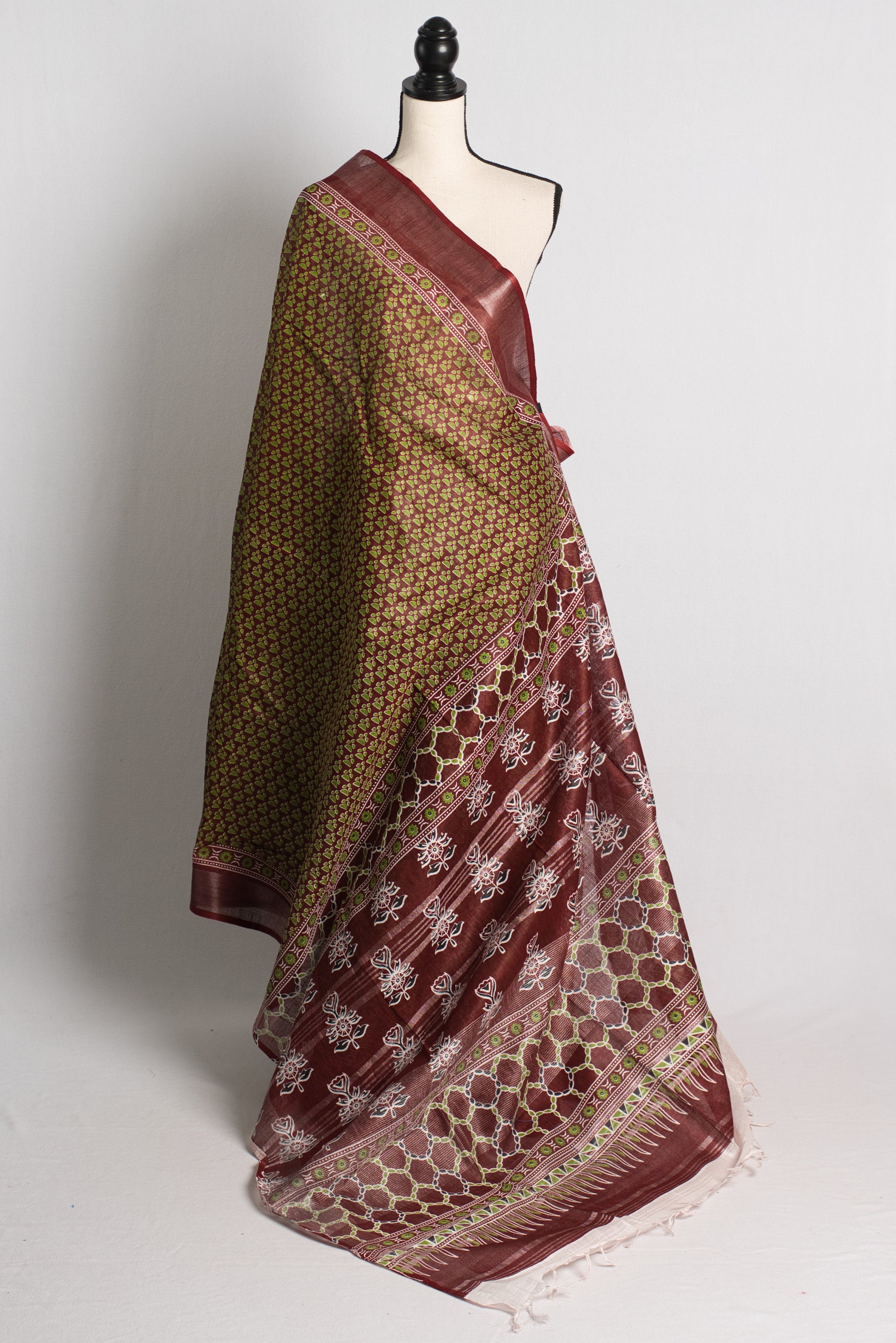 Printed Staple Cotton Saree in Green and Maroon.