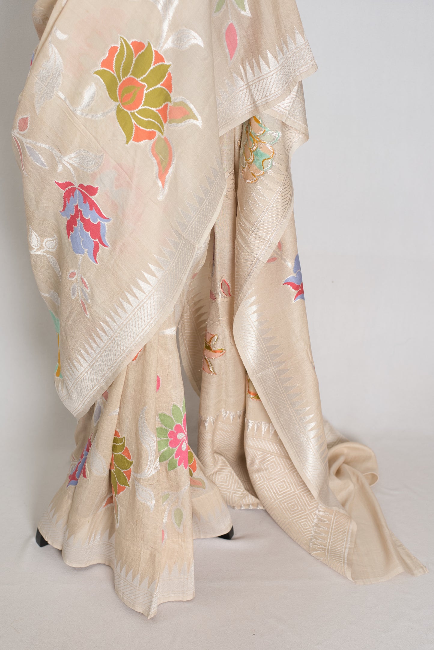 Naaz : Beige Tussar Georgette Banarasi Saree with 38 Size Stitched Blouse image 7