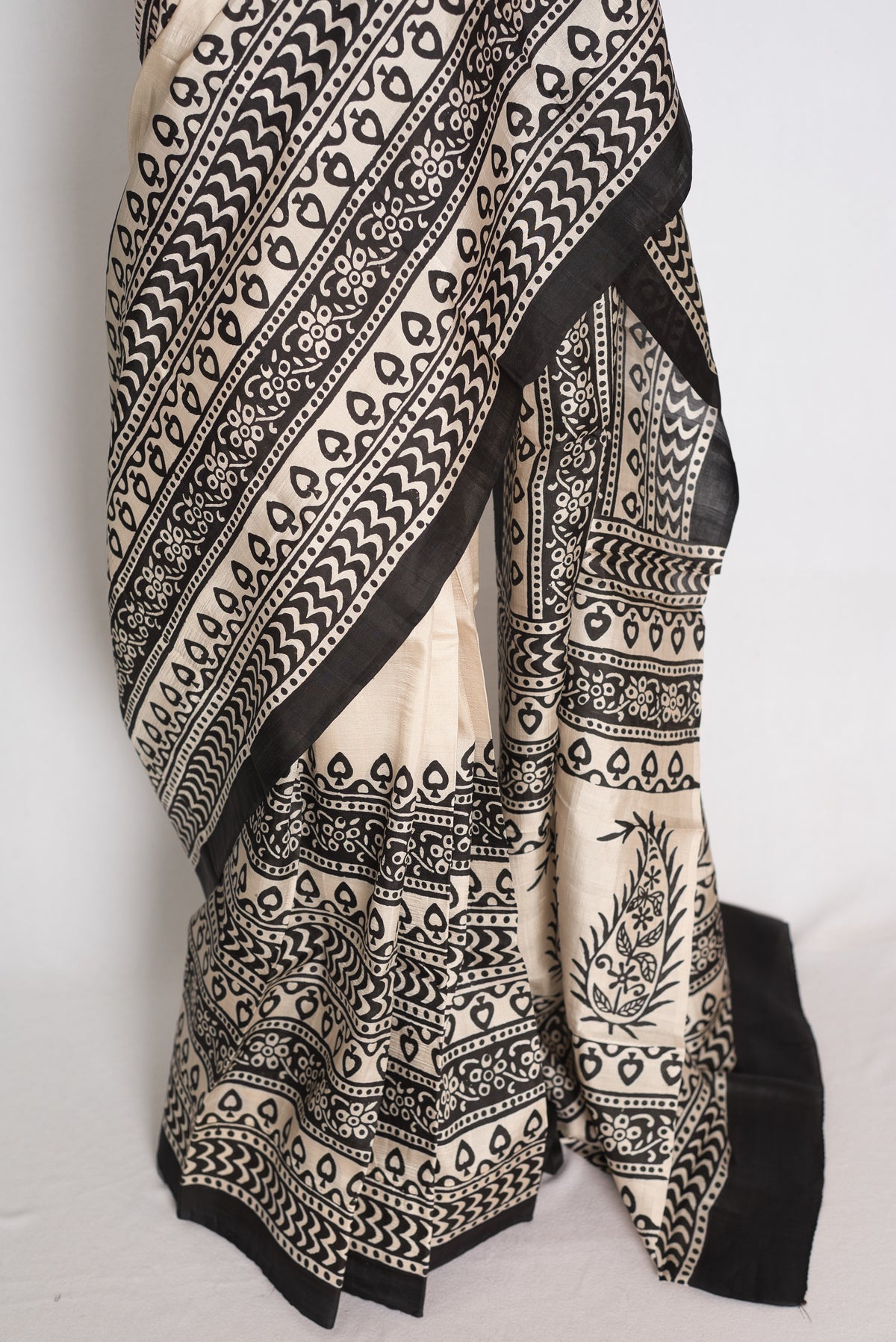Nandini | Off-White & Black 3-Ply Murshidabad Block Printed Pure Silk Saree image 6