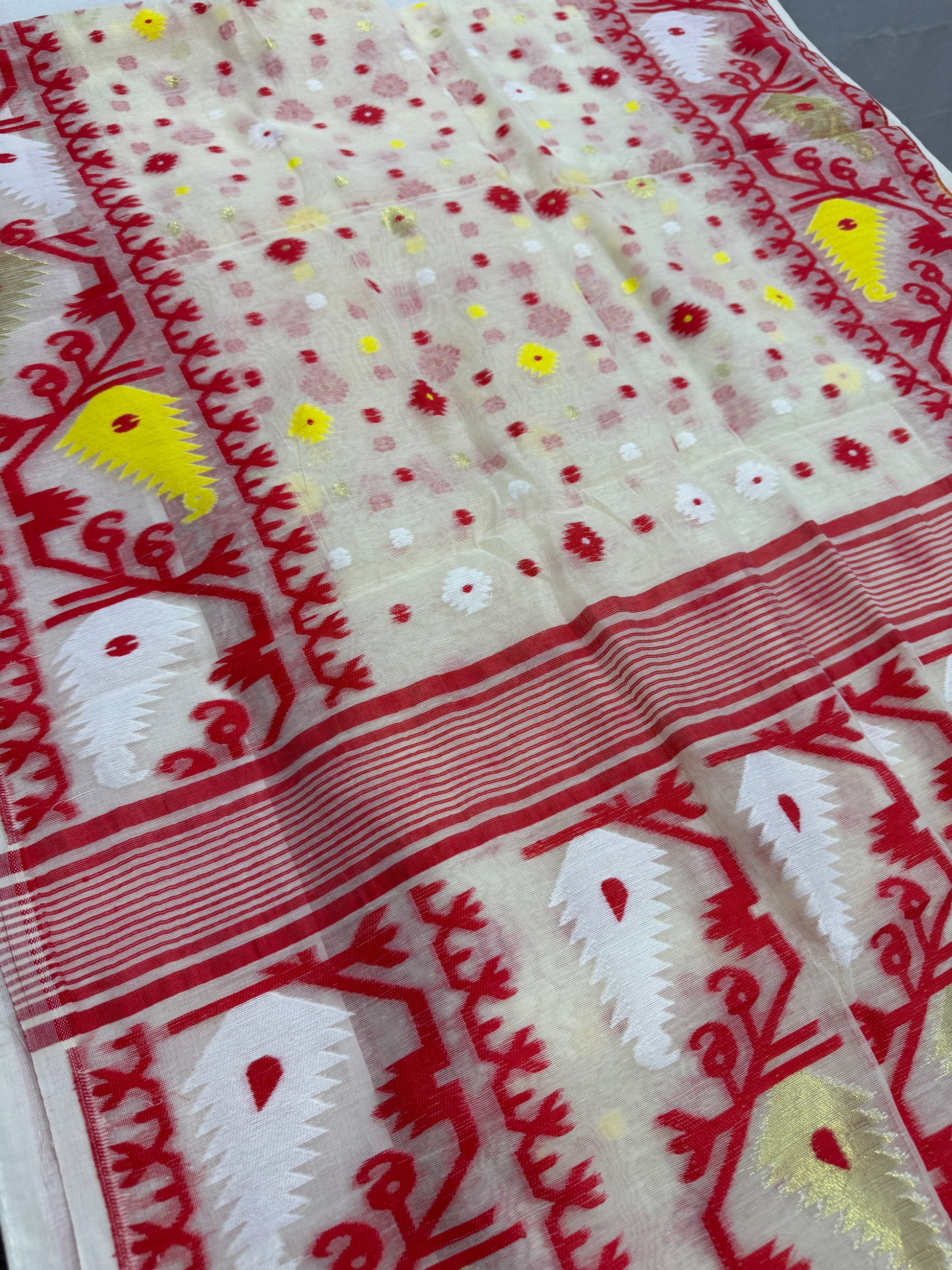 Jamini : Cream and Red Blended Soft Cotton Jamdani Saree image 2