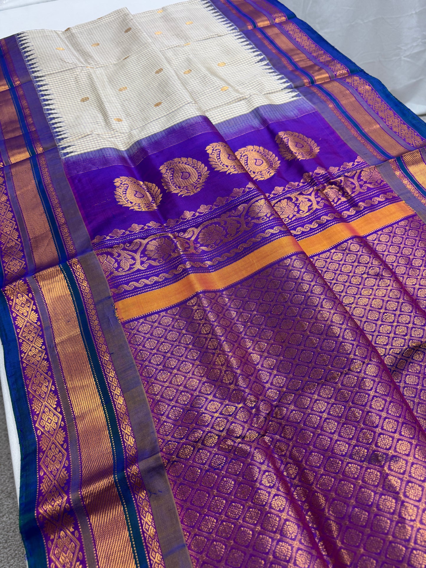 Vyanika - Handwoven Off White and Purple Traditional Gadwal Silk Saree image 4