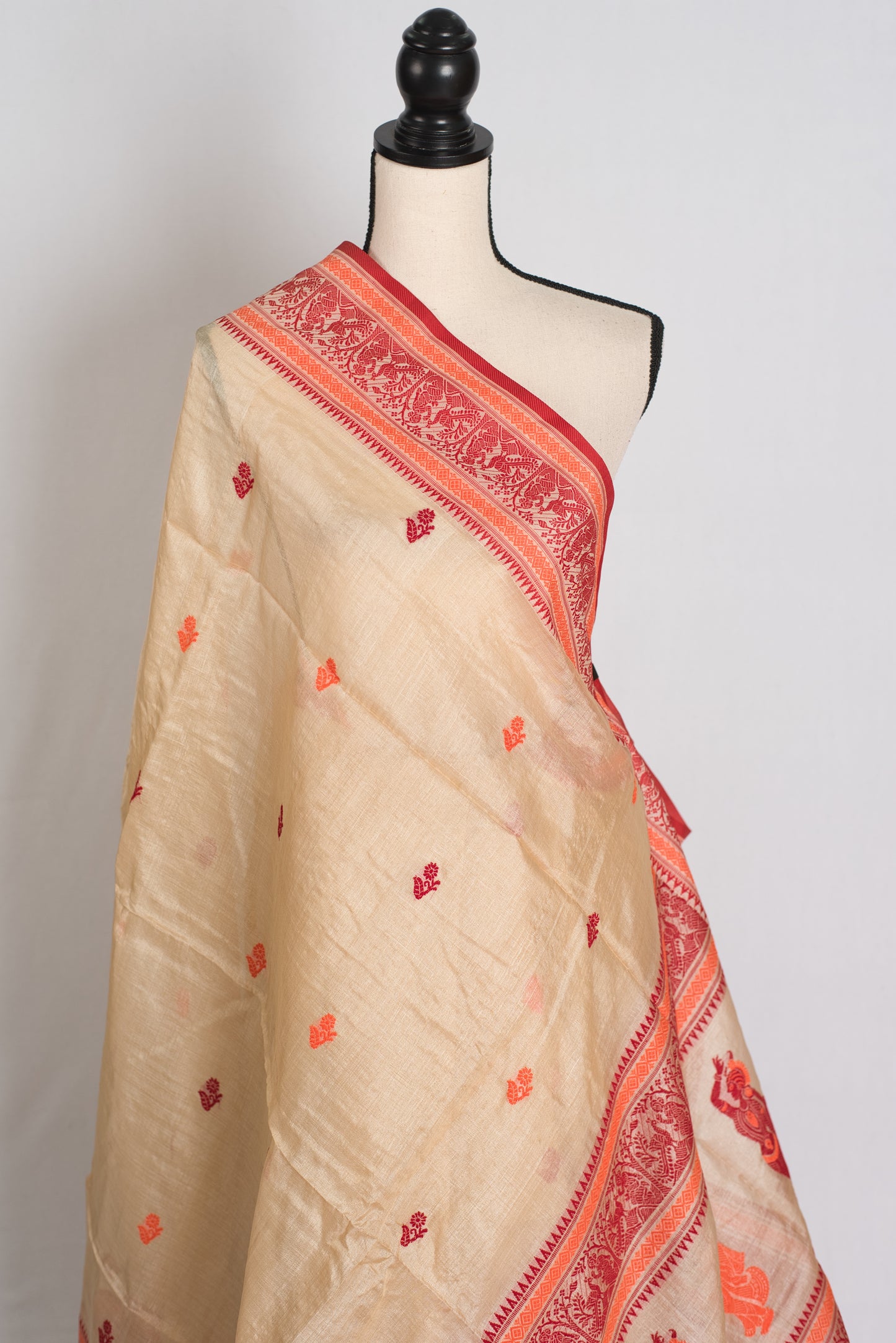Devanshi : Bengal Tussar Baluchari Saree in Beige, Red and Orange image 4