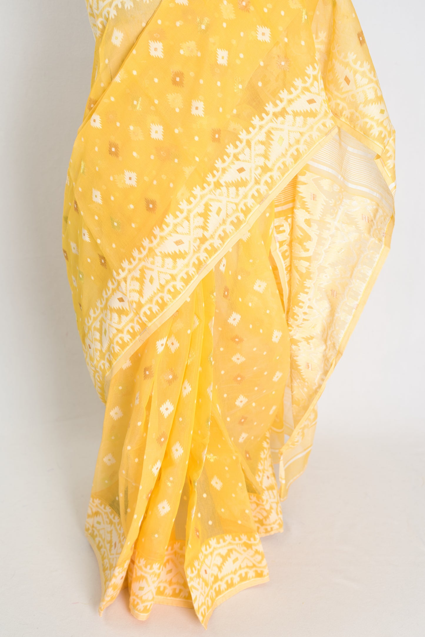 Giri : Soft Yellow and White Blended Soft Cotton Jamdani Bengali Saree image 5