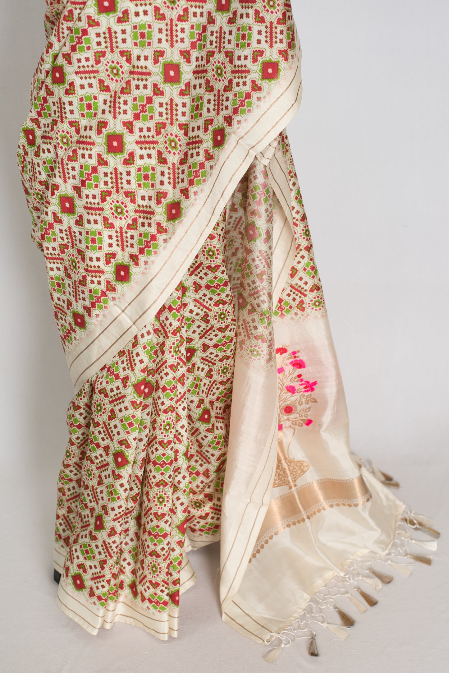 Ira : Off-White Ikkat Print Banarasi Katan Silk Saree – 38 Size Blouse image 7