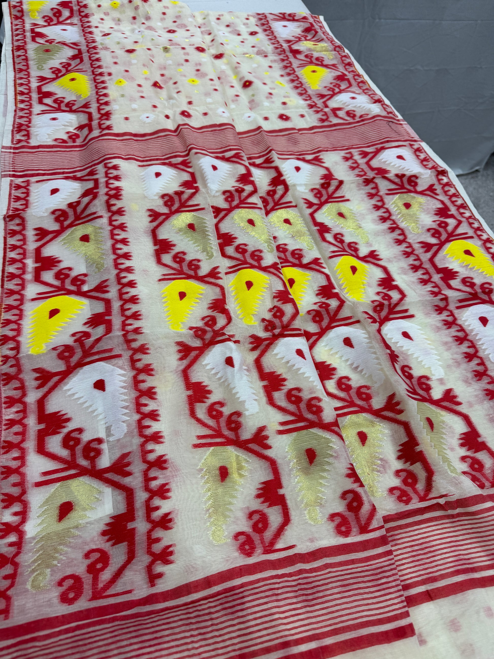 Jamini : Cream and Red Blended Soft Cotton Jamdani Saree image 3
