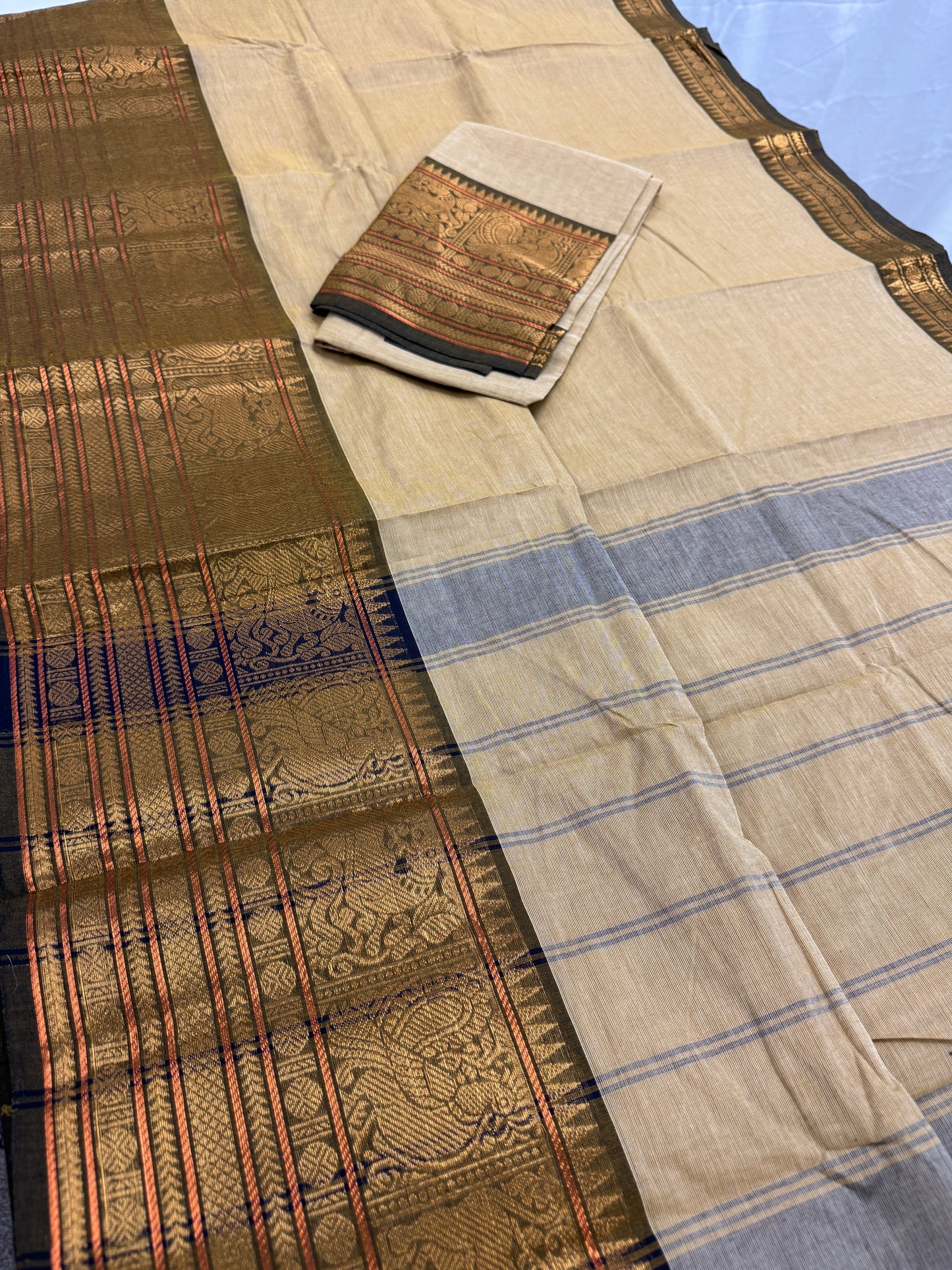 Sanvi : Handwoven Kanchi Cotton Saree in Light Brown and Henna Green image 3