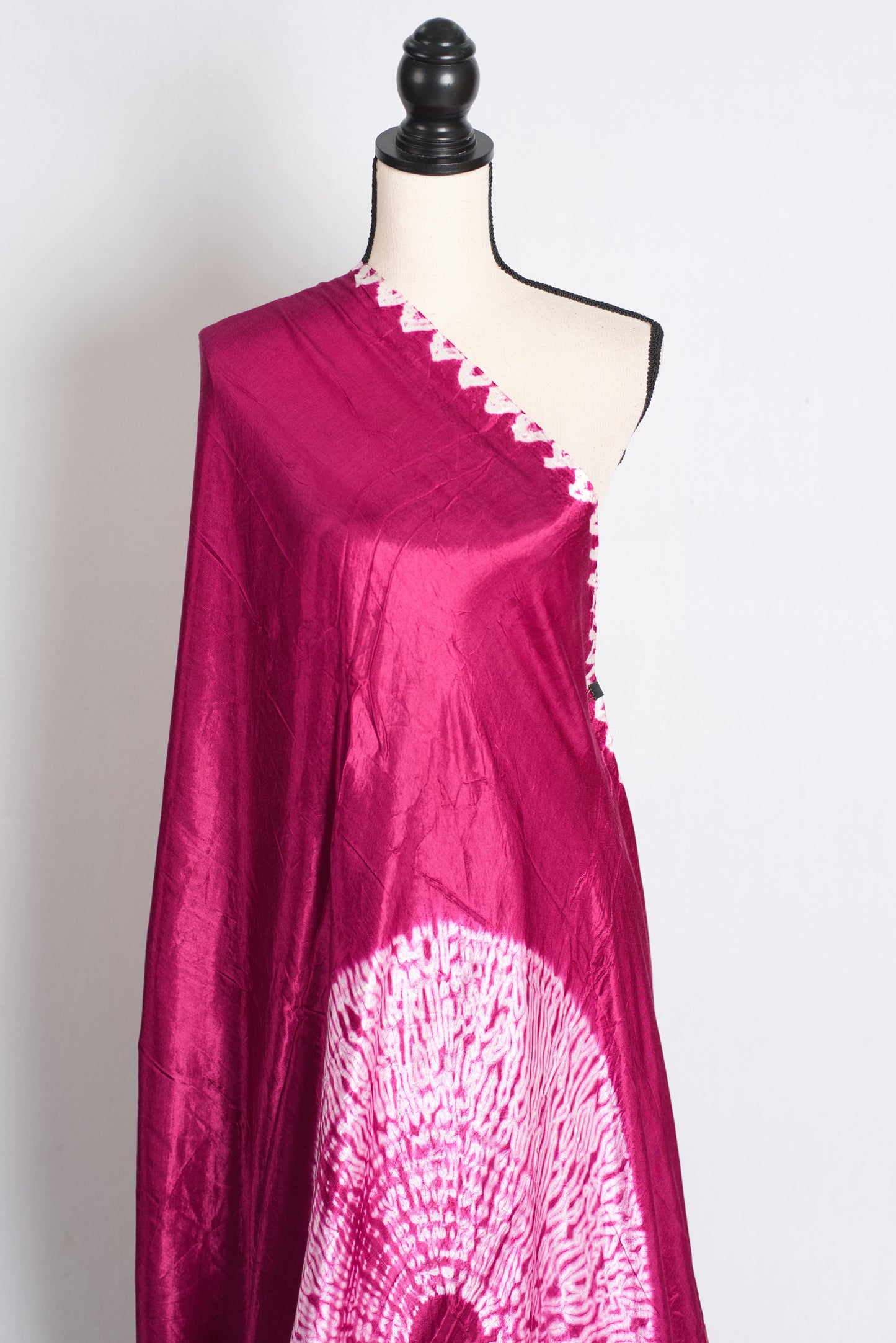 Indira : Magenta Modal Silk Saree with Hand Shibori Border and Zari Tissue Pallu image 3