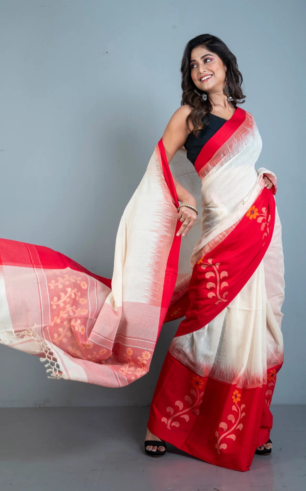Premium Quality Soft Cotton Saree in Off White - Bengal Saree Collection.