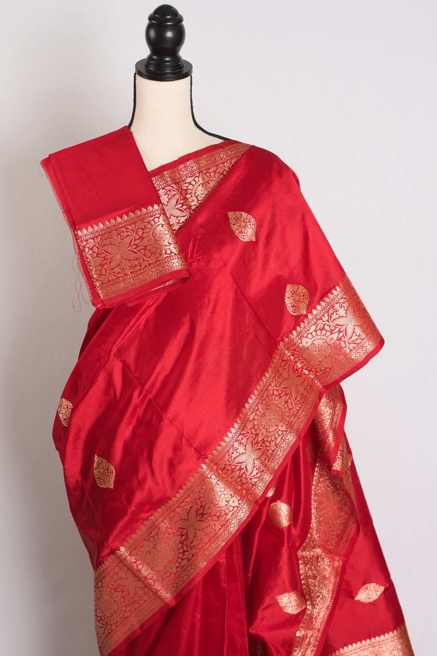 Vermillion : Red Bridal Banarasi Silk Saree image 2
