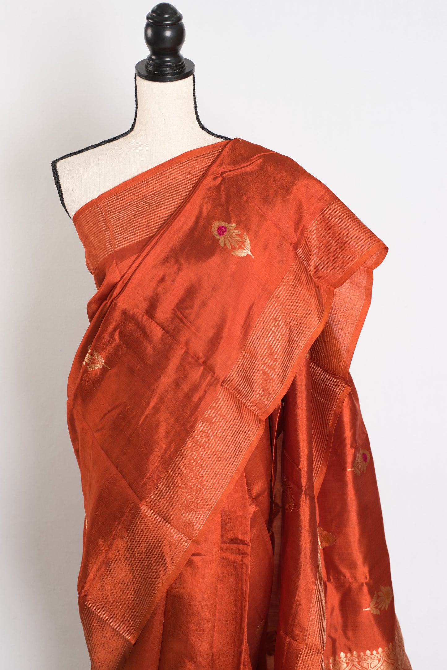 Ganga : Silk Mark Certified Lightweight Katan Banarasi Saree in Rust Orange image 6