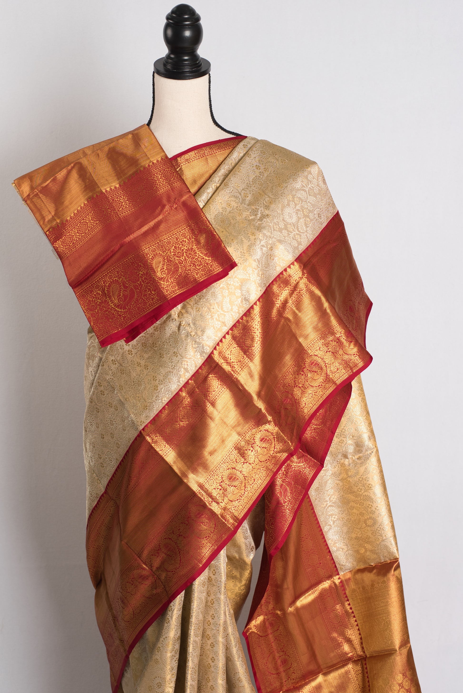 Golden Horizon : Handwoven Brocade Bridal Kanjivaram Silk Saree image 2