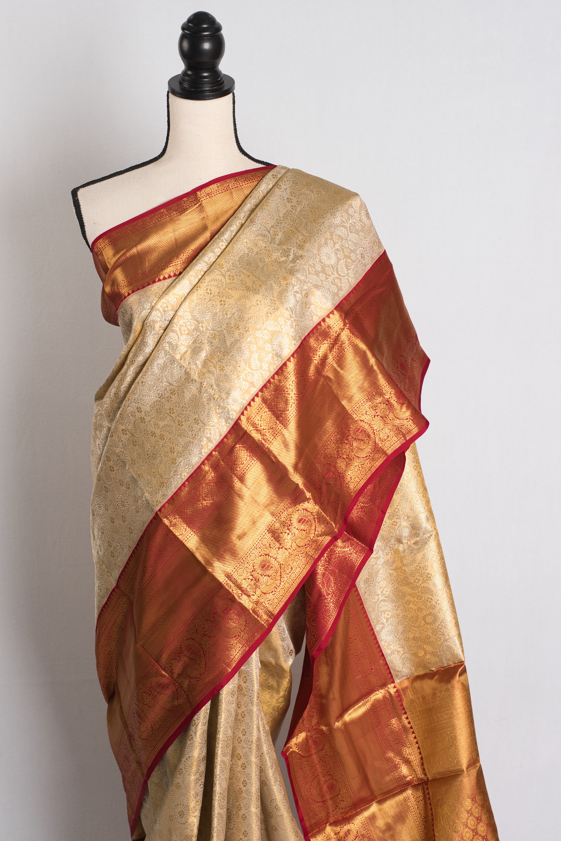 Golden Horizon : Handwoven Brocade Bridal Kanjivaram Silk Saree image 5