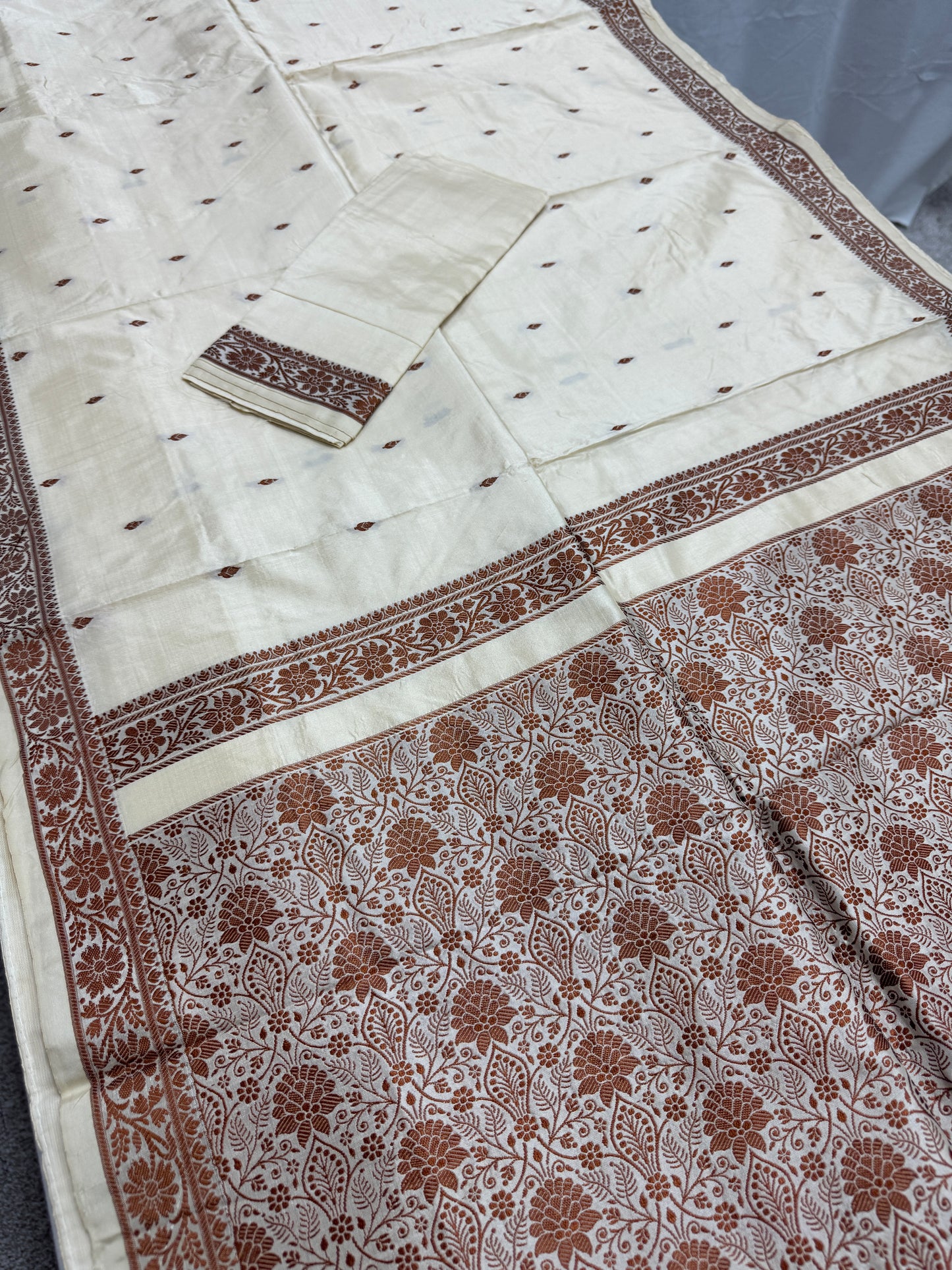 Sharanya : Silk Mark Certified Cream Banarasi Saree with Resham Thread Work image 0