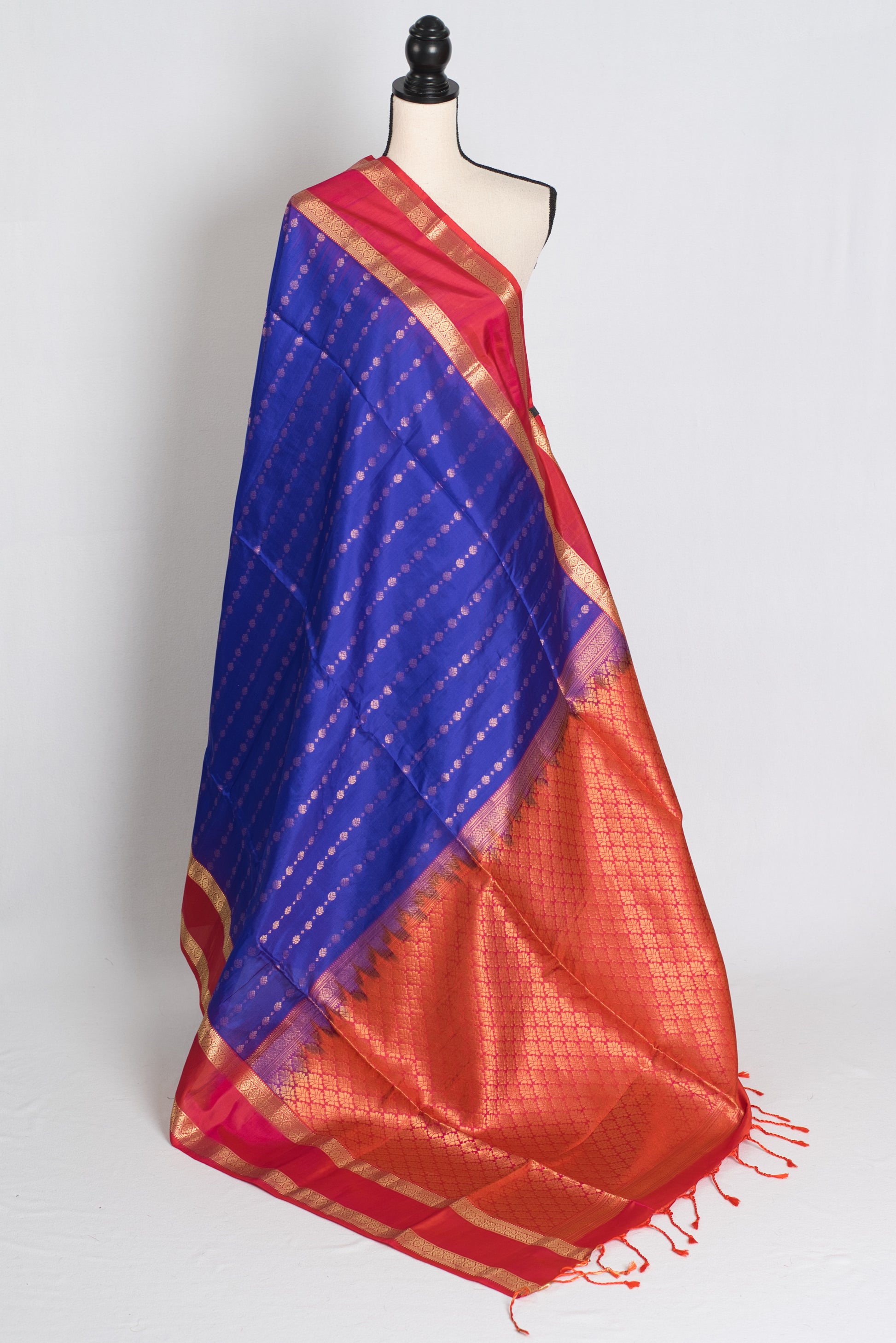 Raji : Silk Mark Certified Kanchipuram Silk Saree in Royal Blue image 1