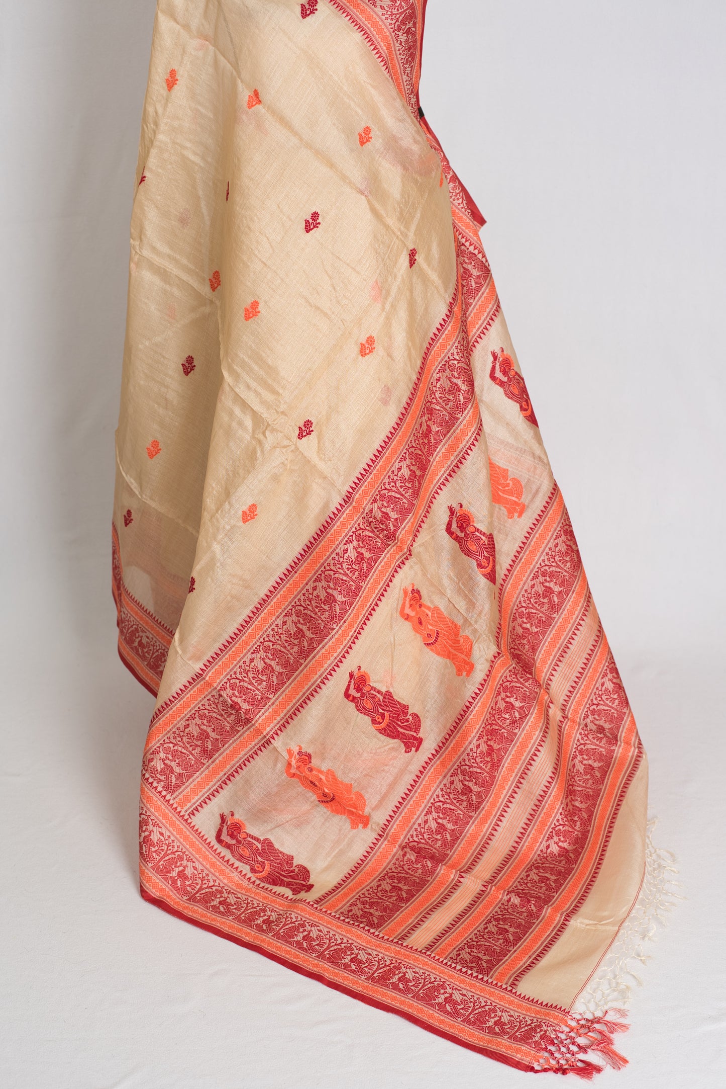 Devanshi : Bengal Tussar Baluchari Saree in Beige, Red and Orange image 3