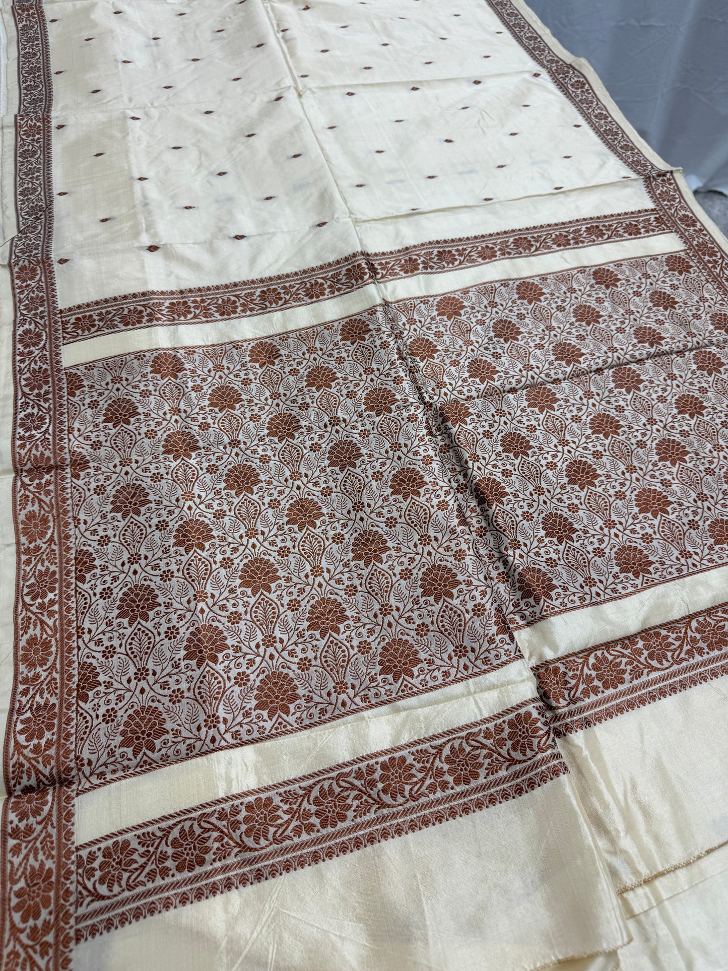 Sharanya : Silk Mark Certified Cream Banarasi Saree with Resham Thread Work image 1