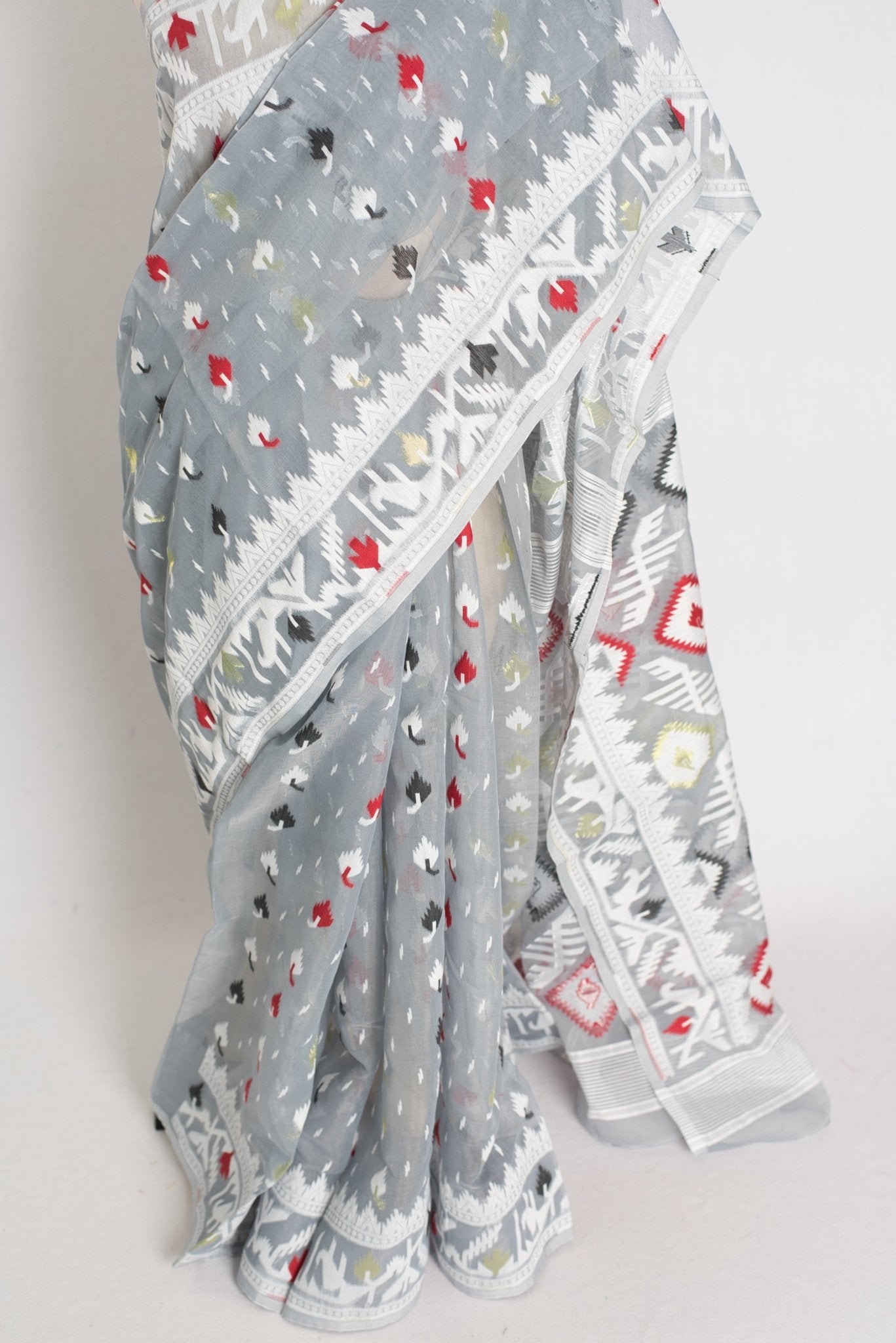 Mandar : Gray Blended Soft Cotton Jamdani Bengali Saree - Saree Mandi