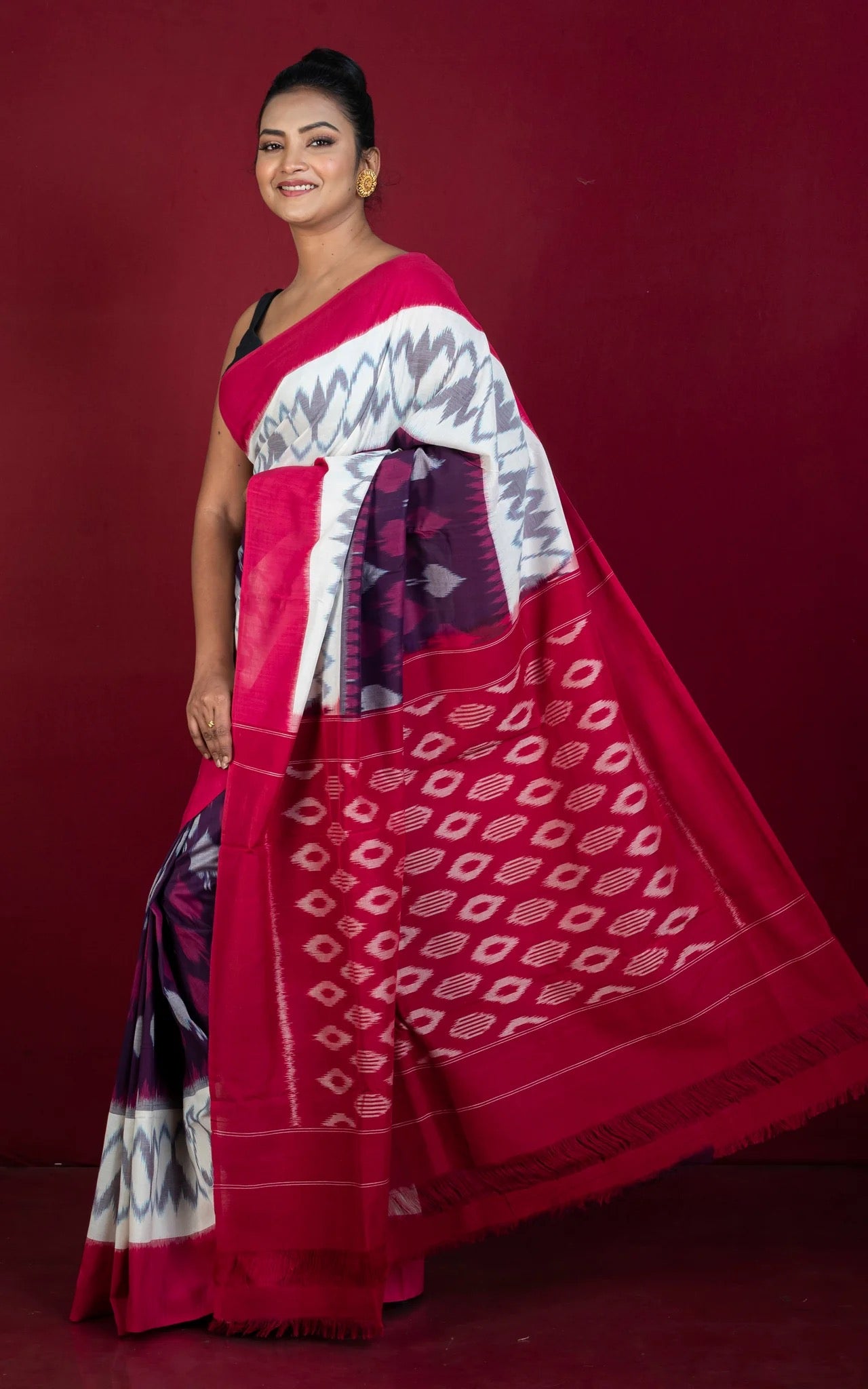 Soft Cotton Ikkat Pochampally Saree in Eggplant Purple.